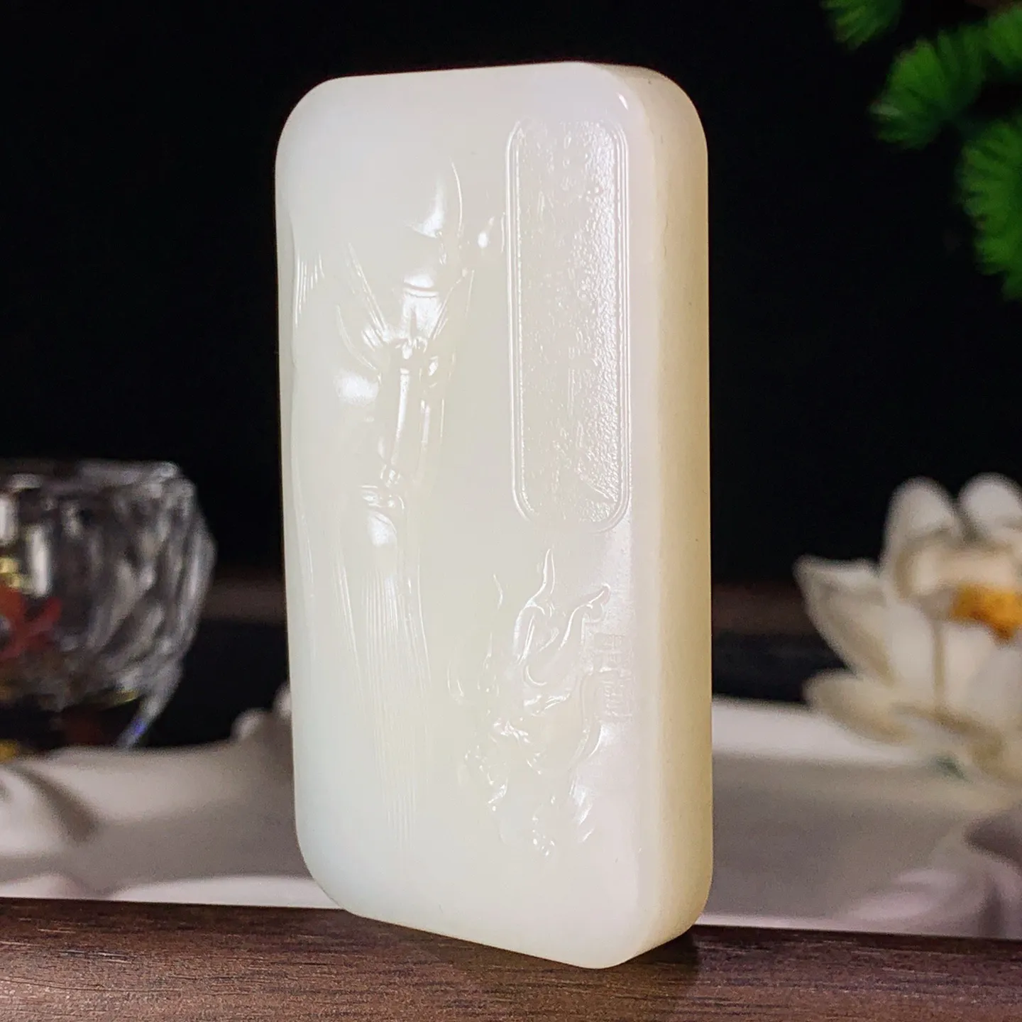 新疆和田玉羊脂白武财神关公牌子挂件 尺寸64/34/13mm重68克。玉质细腻油润。手推出油。品相大气 lt260121