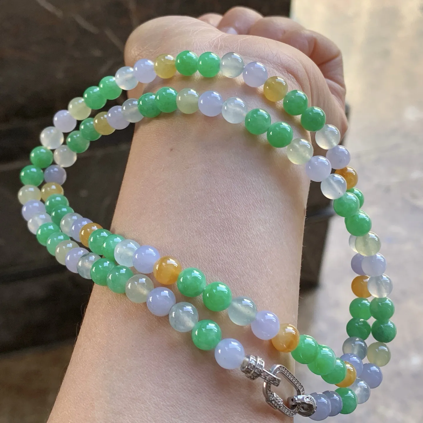 多彩珠链^_^鲜艳 玉质温润 尺寸7.5