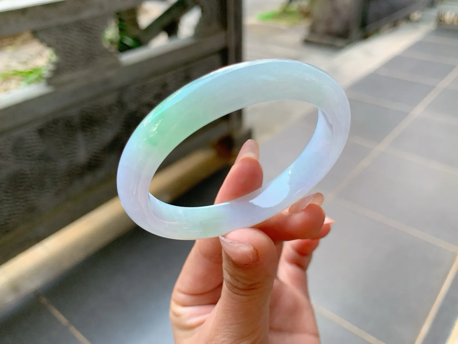 ｜54圈口
冰春彩贵妃手镯，颜色清雅高贵，知性迷人，冰冰润润的，