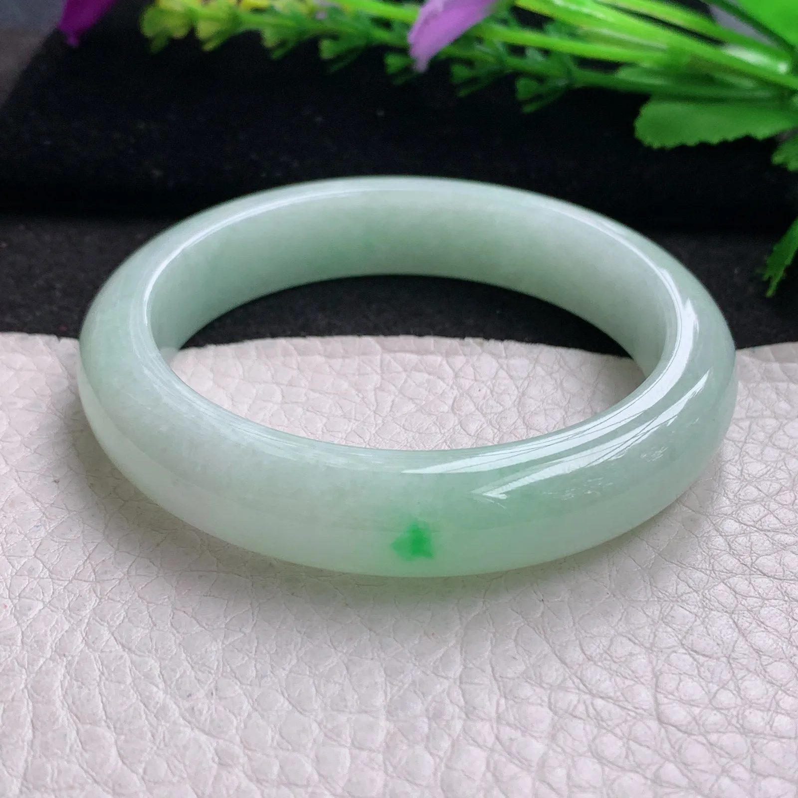 ee实拍55*12*8平安镯 缅甸翡翠精美甜绿底飘阳绿玉手镯 玉手环
