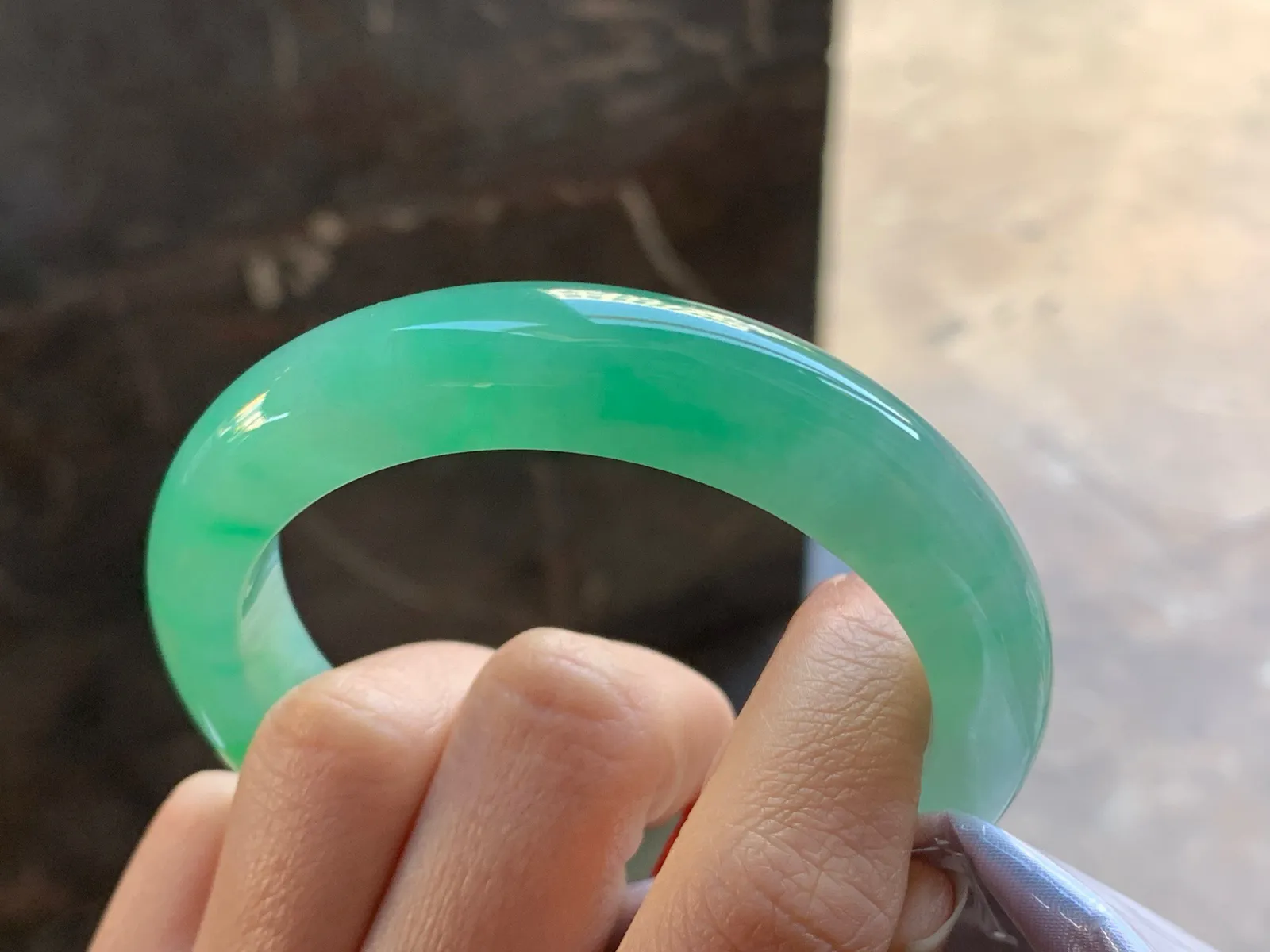 57-12.6-9.5

阳绿色手镯^_^色阳 玉质温润