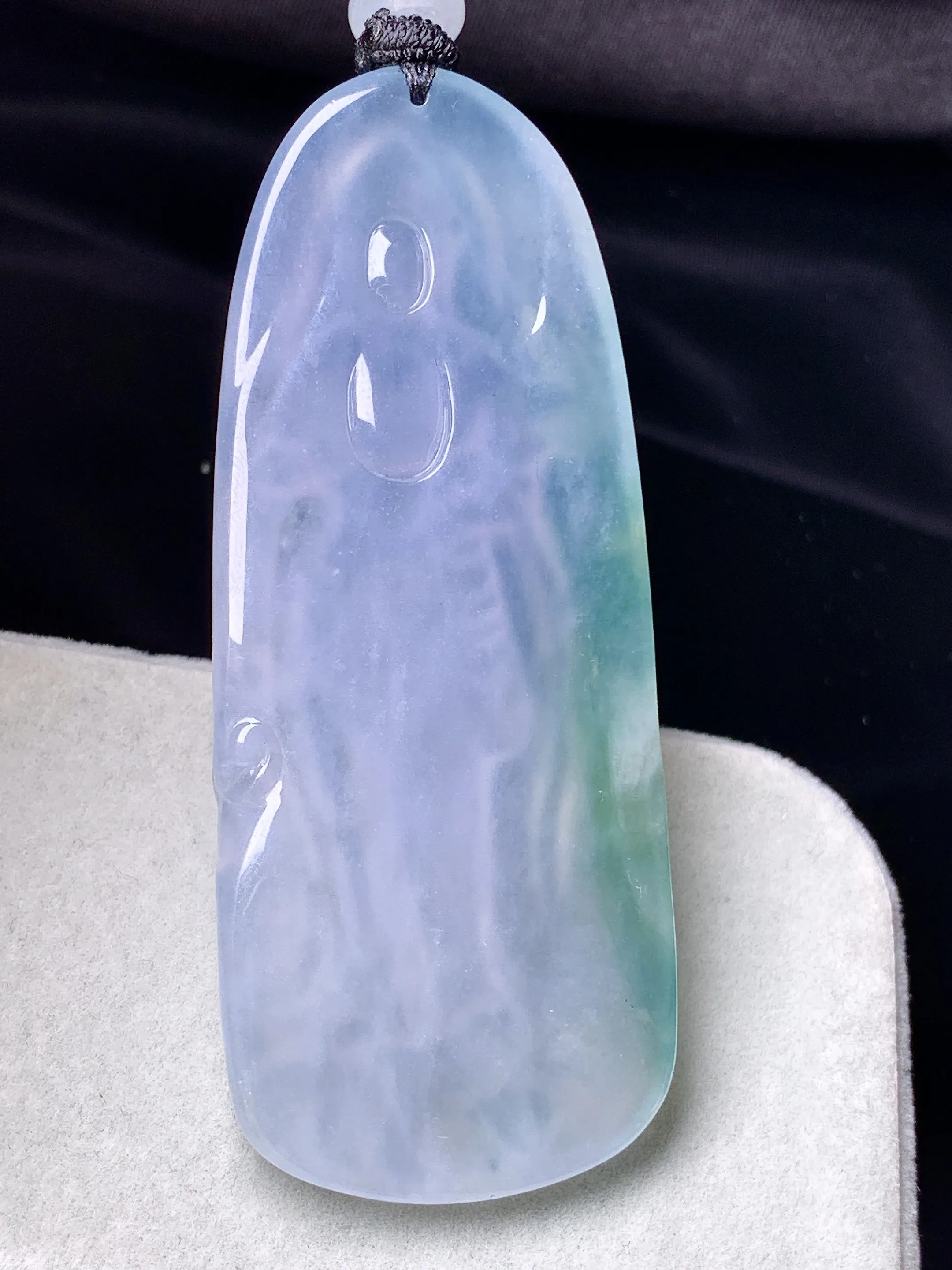 飘绿观音菩萨吊坠 玉质细腻 色泽清新艳丽 整体尺寸64.6*26*5.2