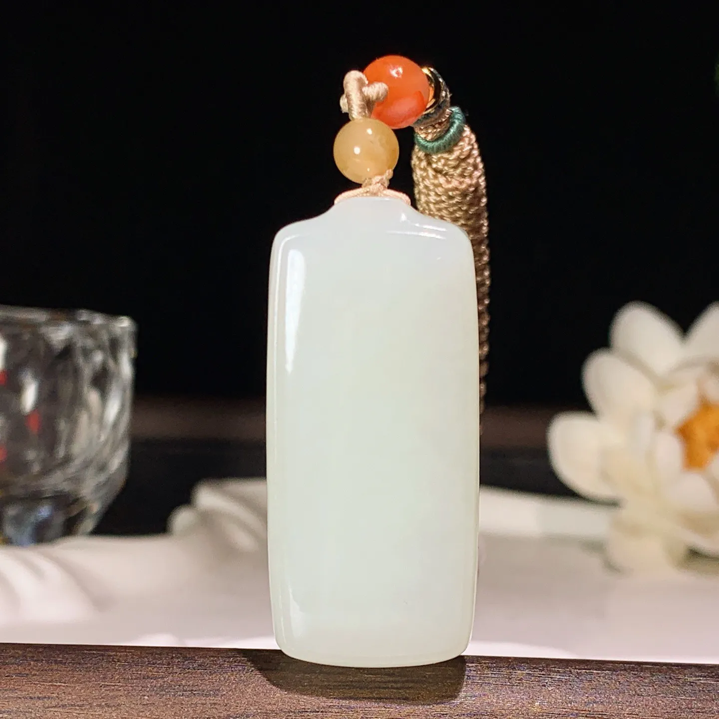 和田玉羊脂白平安无事牌挂件 尺寸42/19/9mm重21.7克。玉质细腻油润。手推出油。品相大气 lt260121