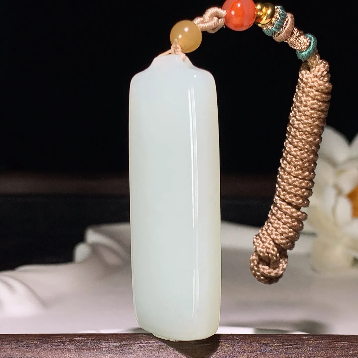 和田玉羊脂白平安无事牌挂件 尺寸52/18/7mm重21克。玉质细腻油润。手推出油。品相大气 lt260121