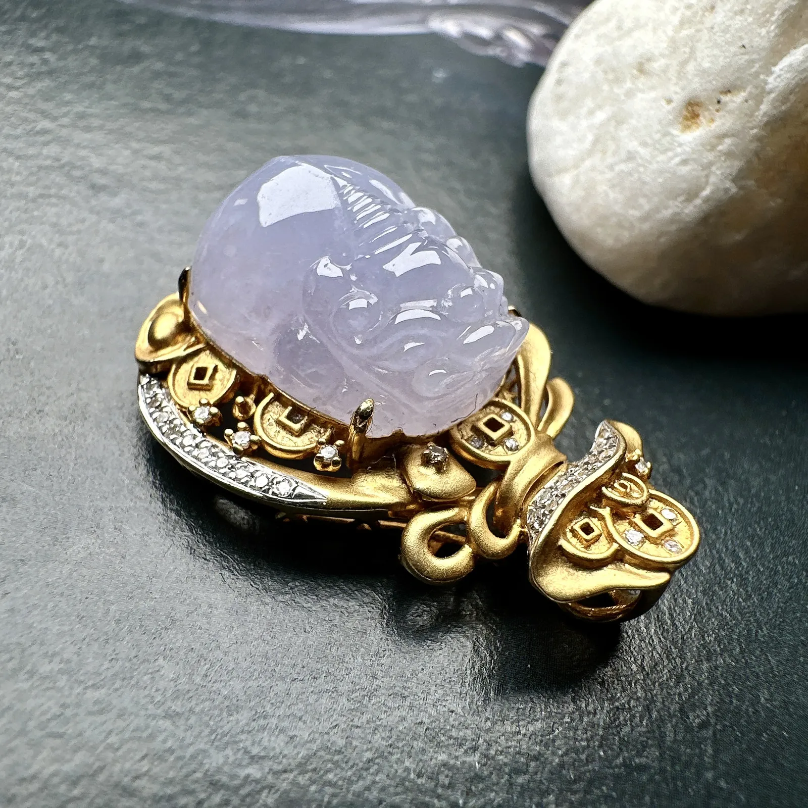 【冰种紫貔貅吊坠】质地细腻，光泽度不错，招财神兽，18k金钻镶嵌，裸石尺寸17.6*13.3*8.2毫米