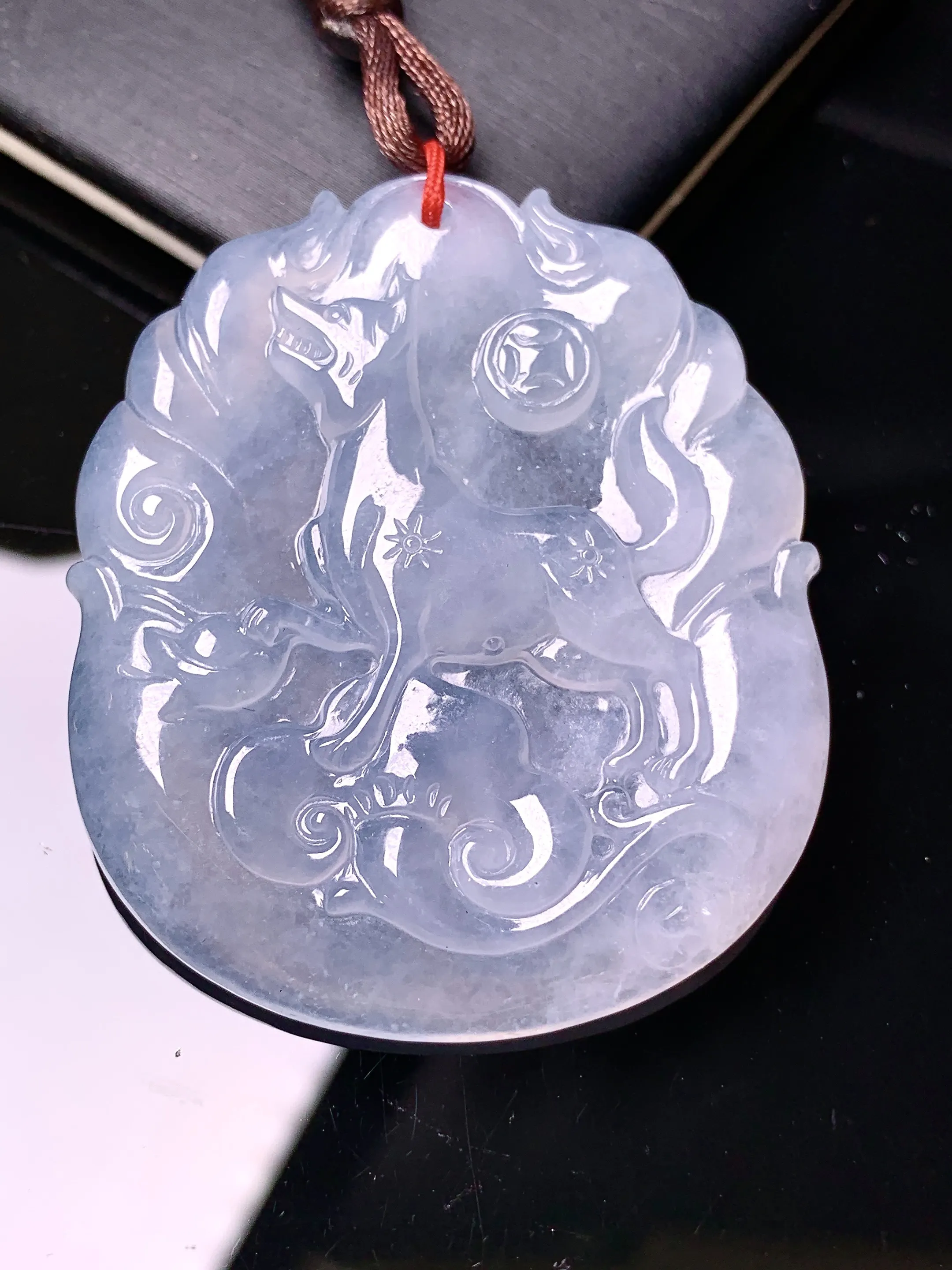 冰种生肖狗牌吊坠 玉质细腻 色泽清新艳丽 整体尺寸48.5*41.2*5.8