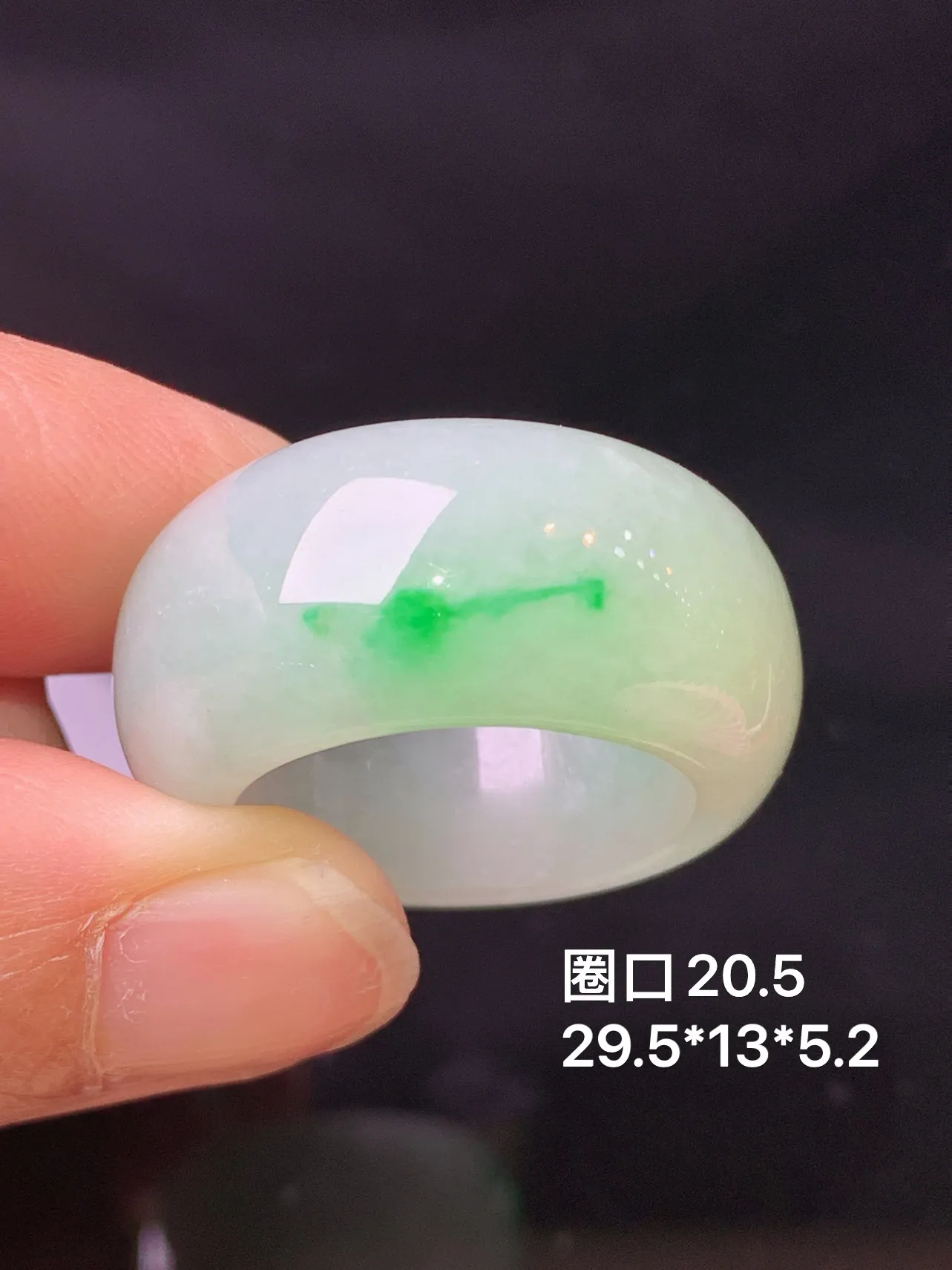 飘绿指环 玉质细腻 色泽清新艳丽 整体尺寸29.5*13*6.2 圈口20.5