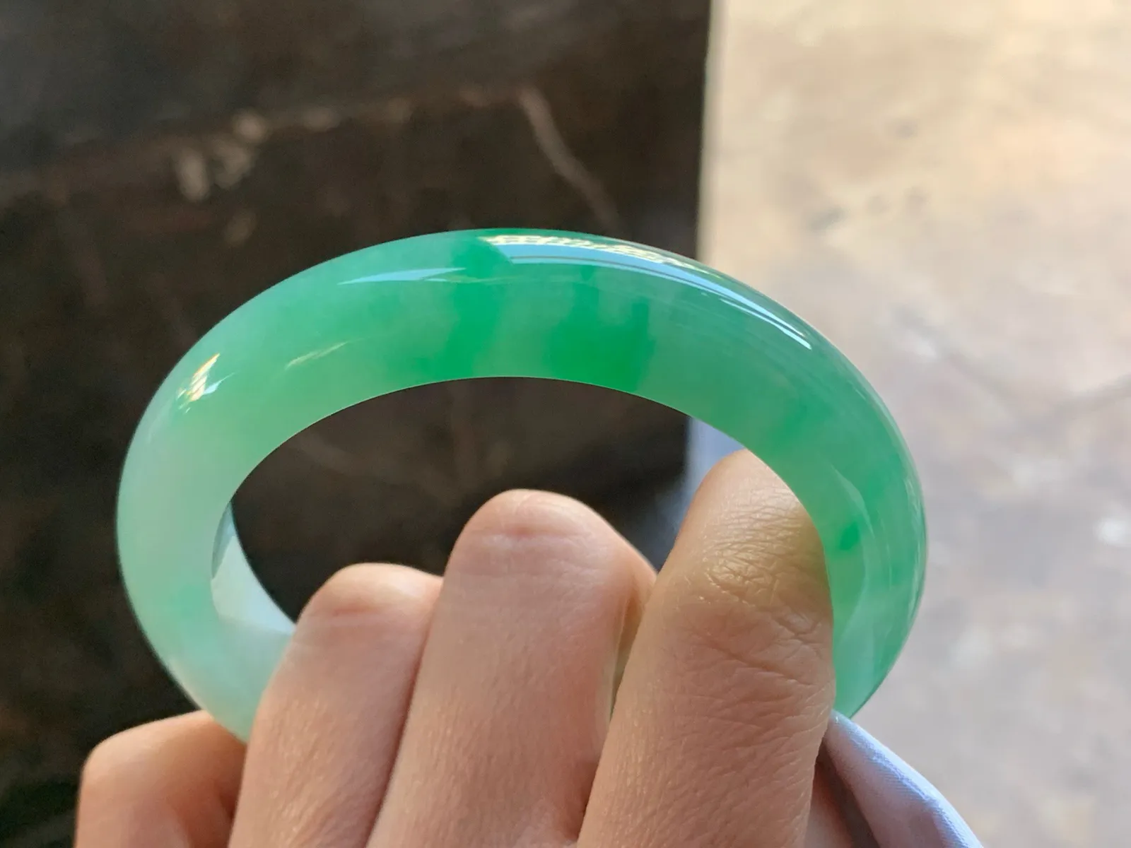 57-12.6-9.5

阳绿色手镯^_^色阳 玉质温润