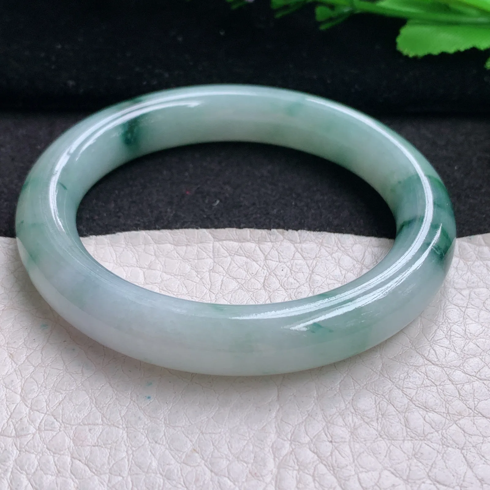 ee实拍53*10*9美人镯 缅甸翡翠精美飘花灵动圆条玉手镯 美人镯