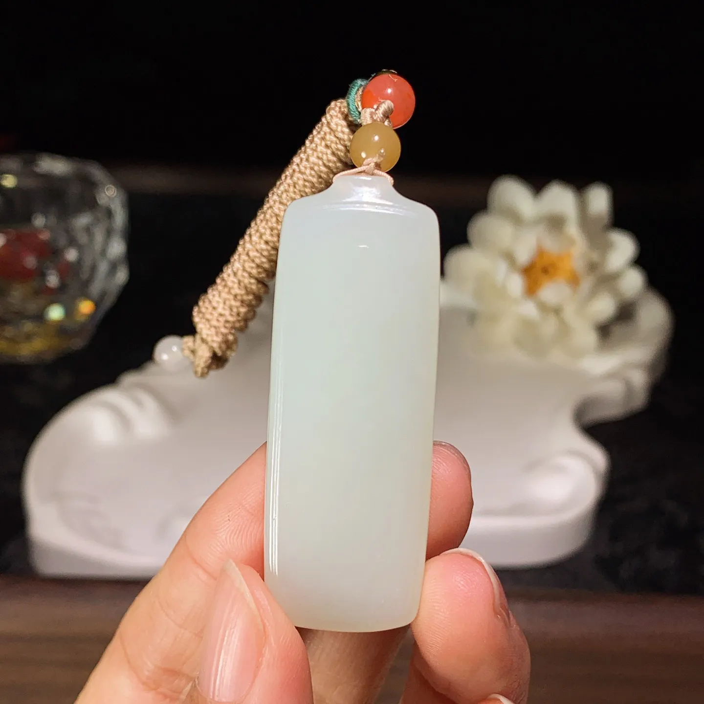 和田玉羊脂白平安无事牌挂件 尺寸52/18/7mm重21克。玉质细腻油润。手推出油。品相大气 lt260121