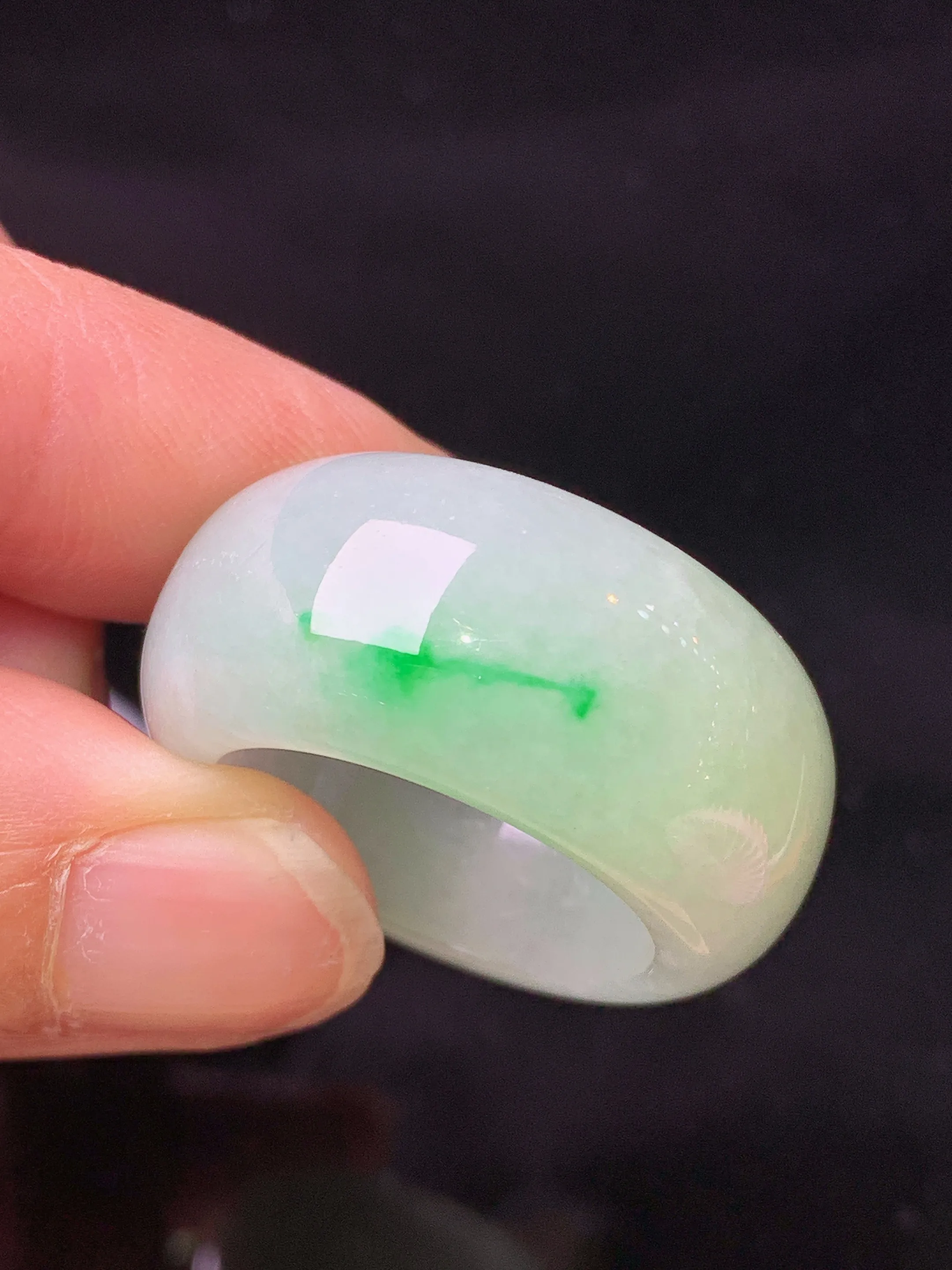 飘绿指环 玉质细腻 色泽清新艳丽 整体尺寸29.5*13*6.2 圈口20.5