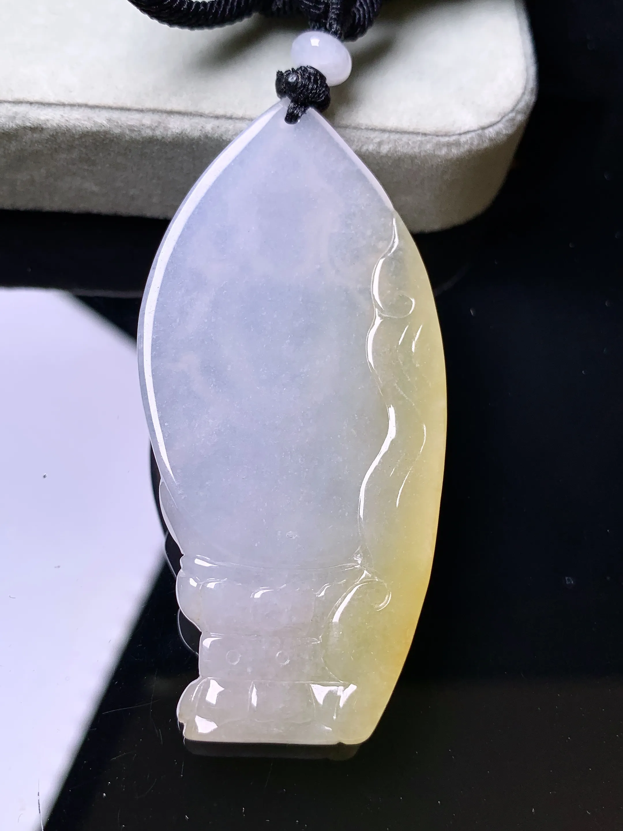 飘黄翡度母观音菩萨吊坠 玉质细腻 色泽清新艳丽 整体尺寸61*29.2*5.5