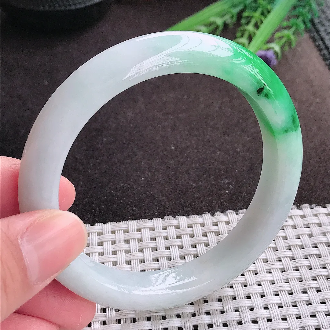 实拍A货翡翠59/11.9/9.1老坑精美辣阳绿手镯宽边翡翠玉镯女款