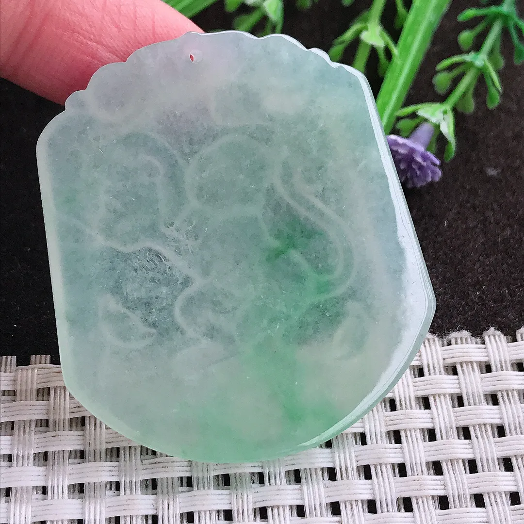 实拍A货翡翠49.5/43.8/5老坑冰胶水灵冰晴绿生肖猴牌吊坠翡翠挂件