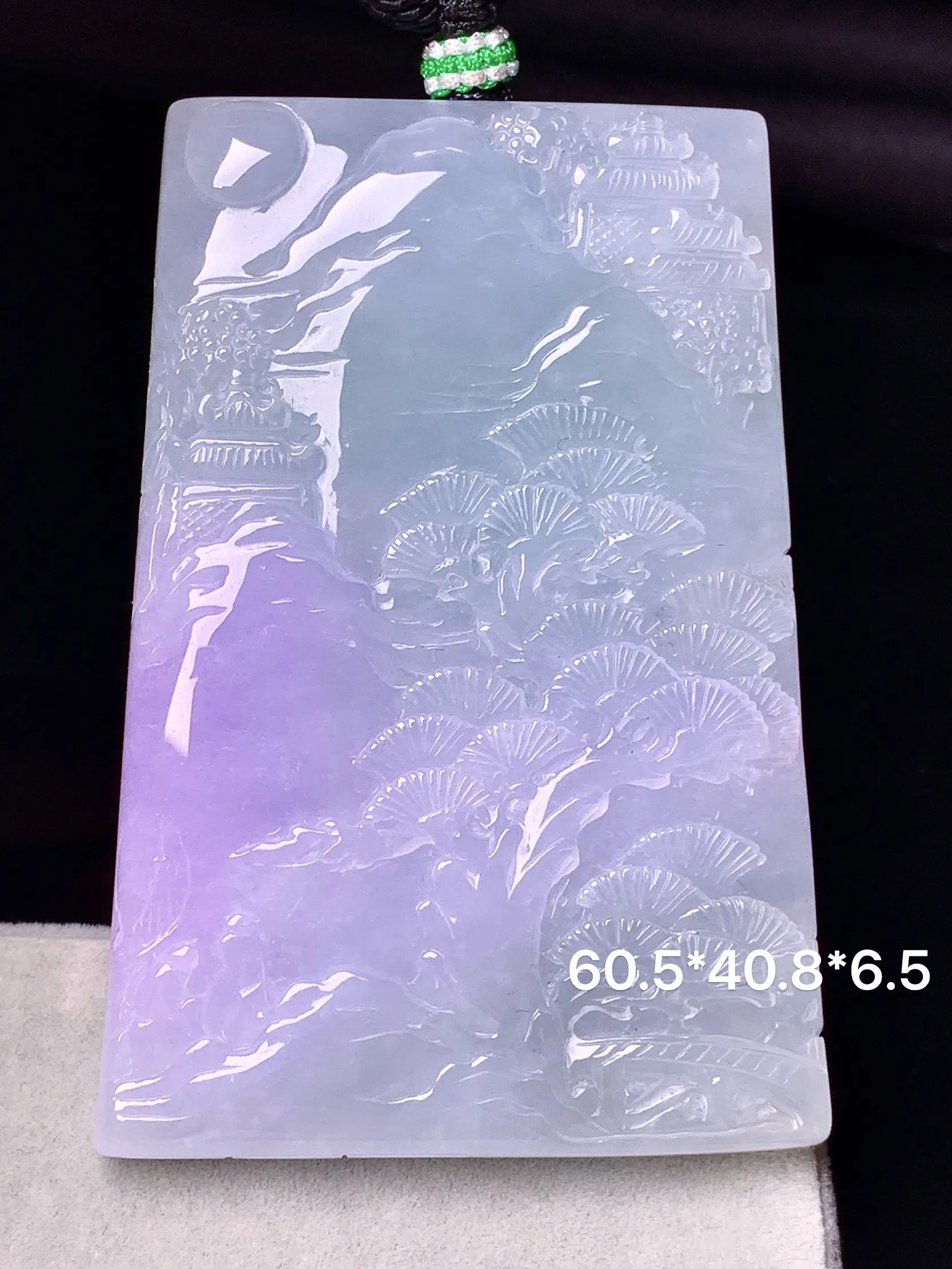 淡春彩山水牌子吊坠 玉质细腻 色泽清新艳丽 整体尺寸60.5*40.8*6.5