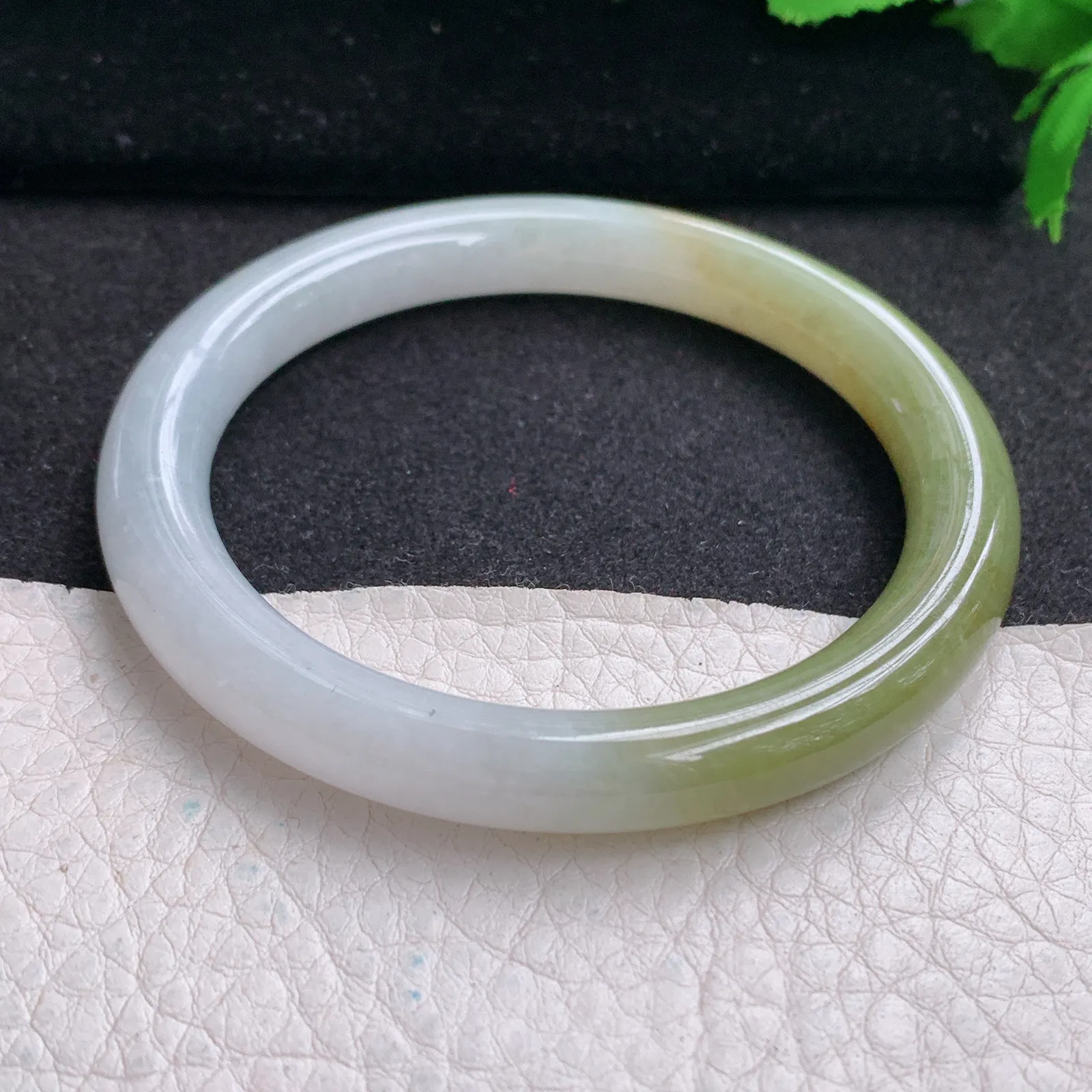 z实拍55*8.5美人镯 缅甸翡翠精美冰双彩秀气圆条玉手镯 叮当镯