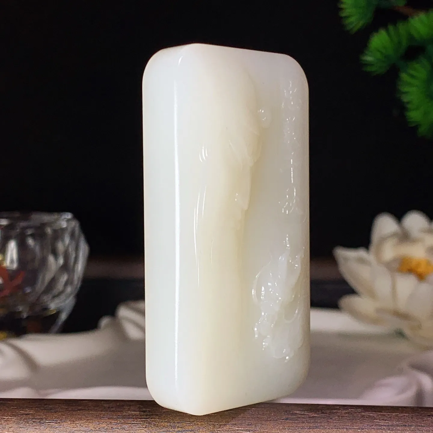 新疆和田玉羊脂白武财神关公牌子挂件 尺寸64/34/13mm重68克。玉质细腻油润。手推出油。品相大