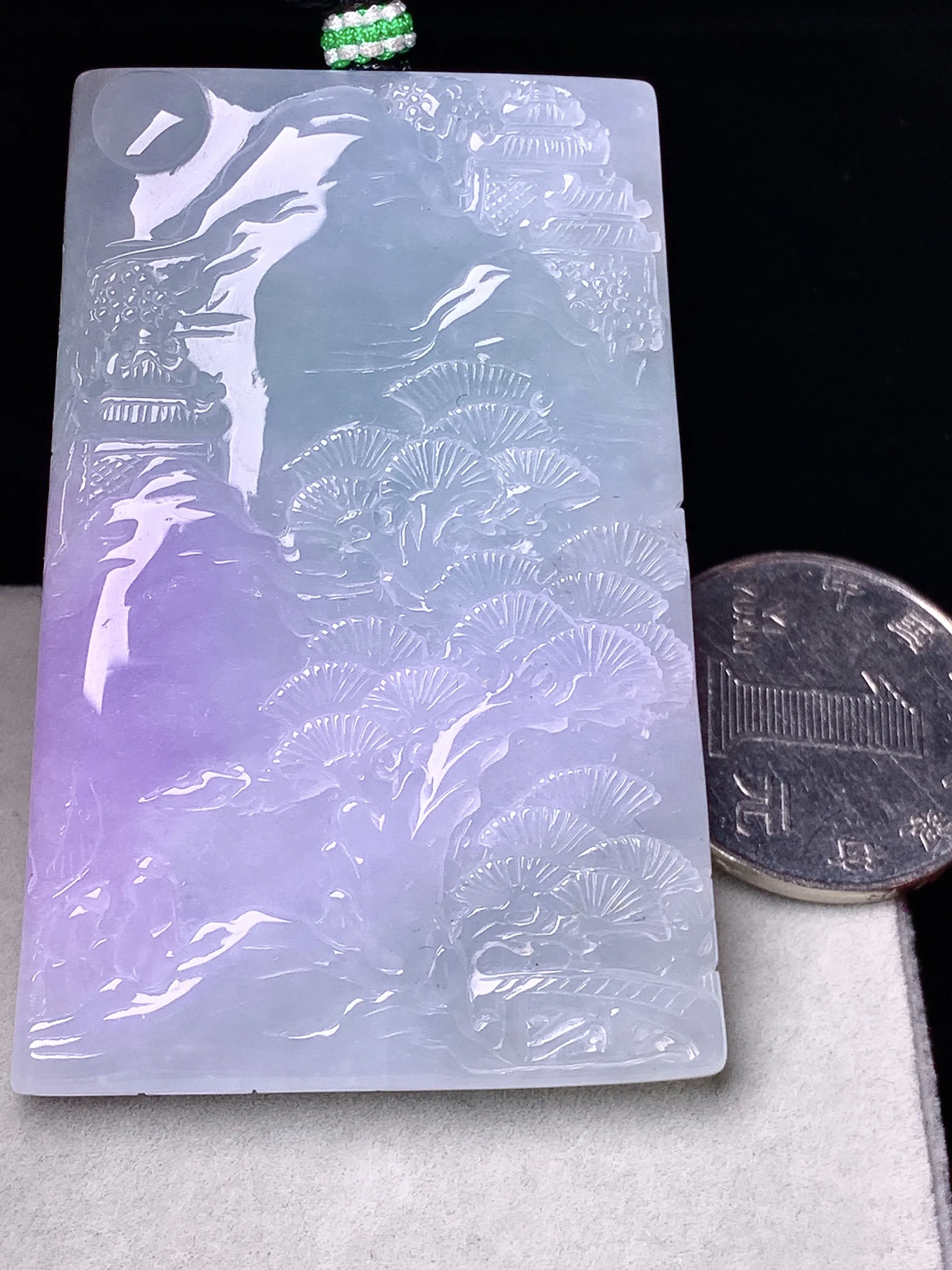 淡春彩山水牌子吊坠 玉质细腻 色泽清新艳丽 整体尺寸60.5*40.8*6.5