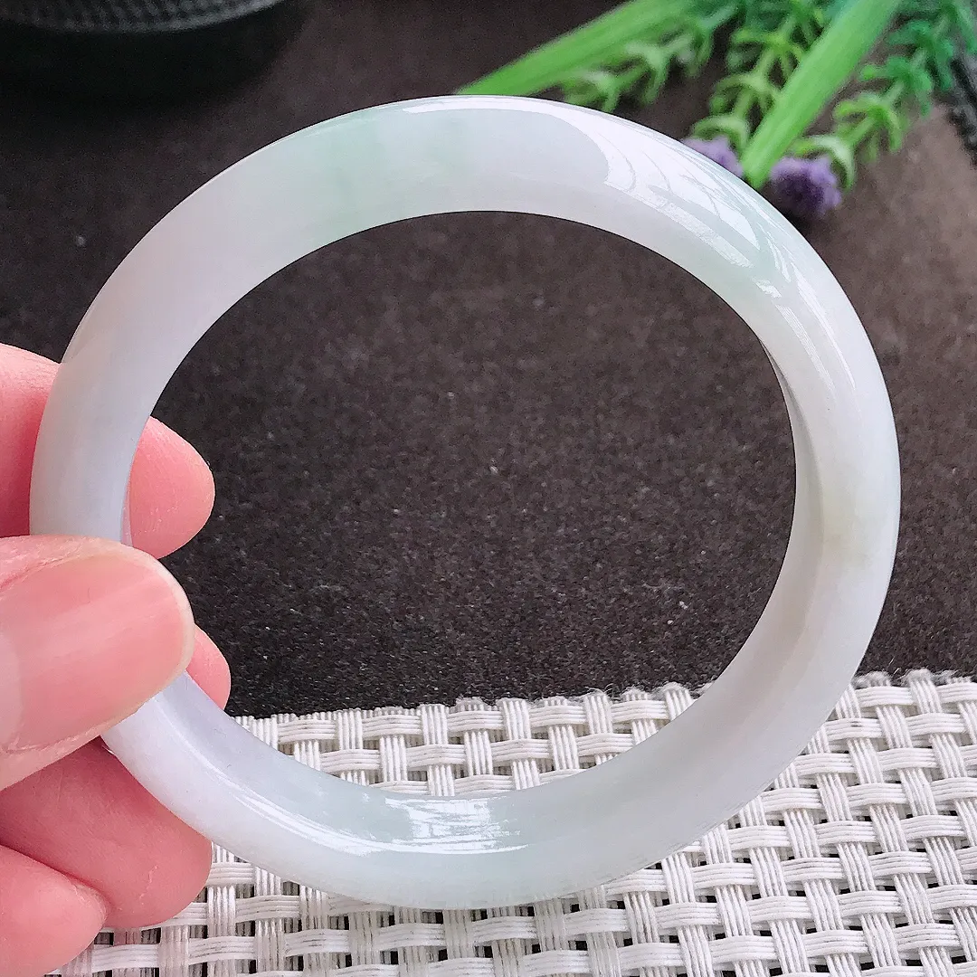 实拍A货翡翠57/11.5/7.8老坑冰纯起胶月光白手镯宽边翡翠玉镯女款