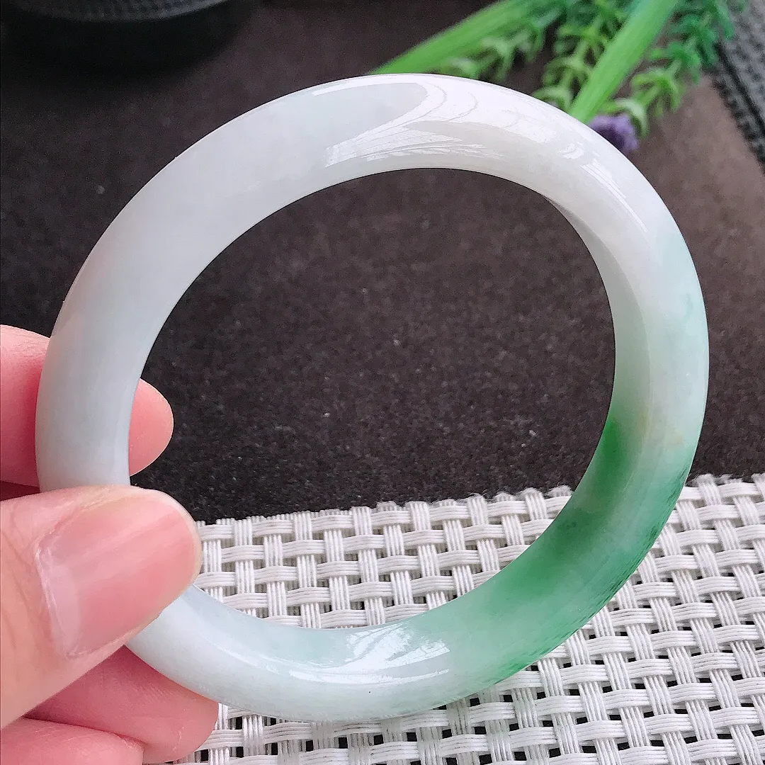 实拍A货翡翠59/11.9/9.1老坑精美辣阳绿手镯宽边翡翠玉镯女款