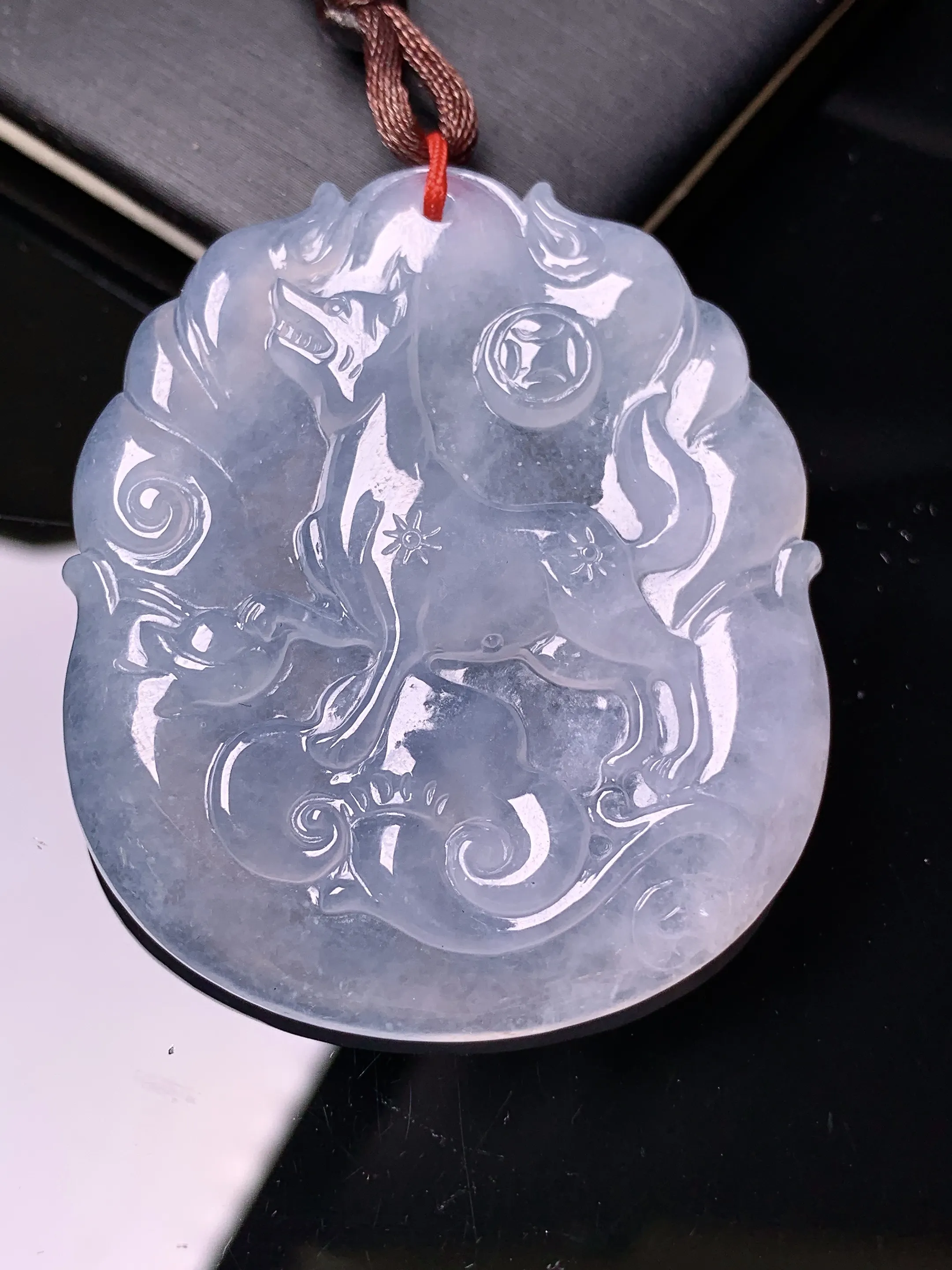 冰种生肖狗牌吊坠 玉质细腻 色泽清新艳丽 整体尺寸48.5*41.2*5.8