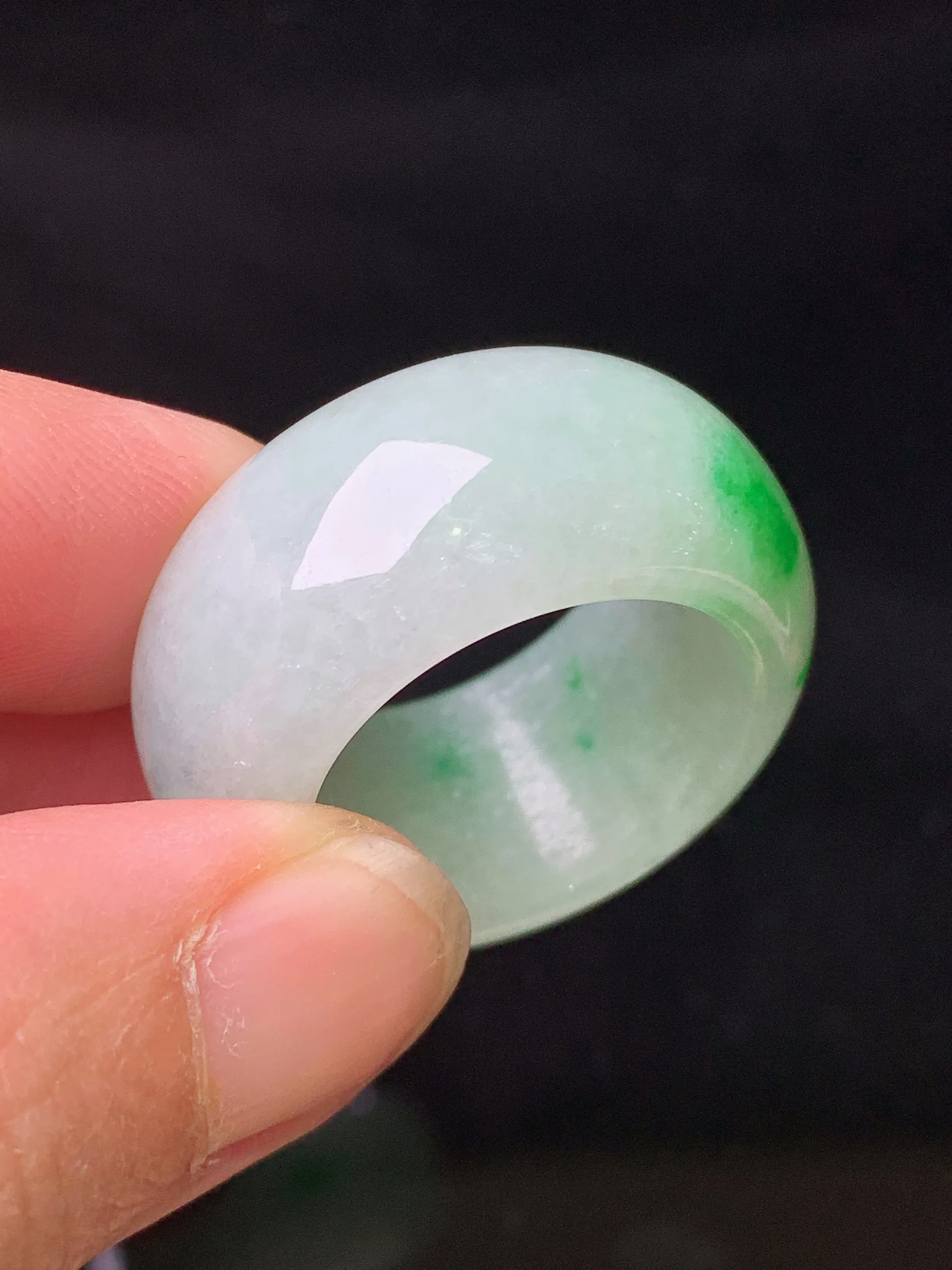 飘绿指环 玉质细腻 色泽清新艳丽 整体尺寸29.5*13*6.2 圈口20.5