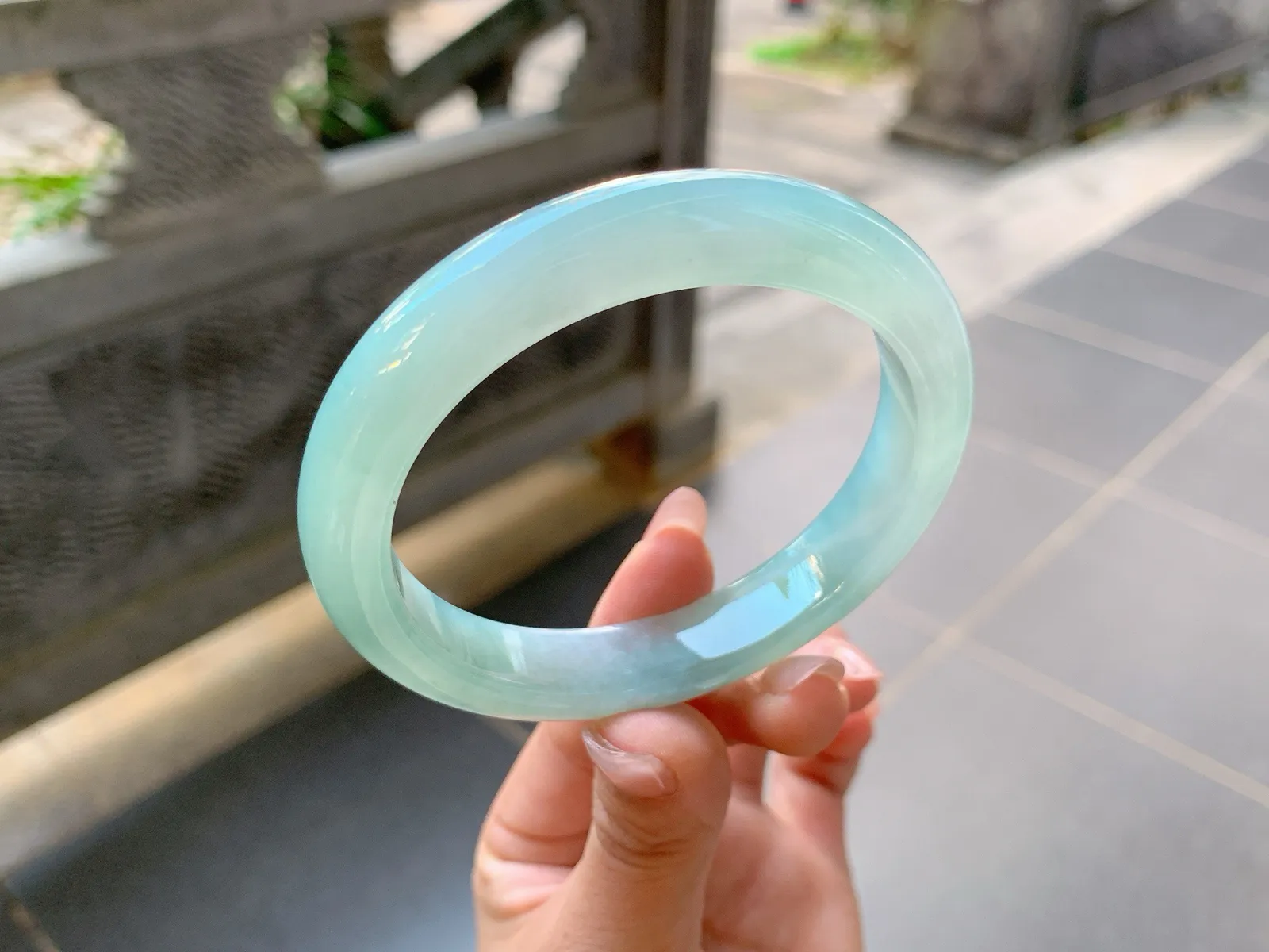 ｜61圈口
冰晴底，颜色清新淡雅，底妆冰润细腻种老胶润，小清新的风格