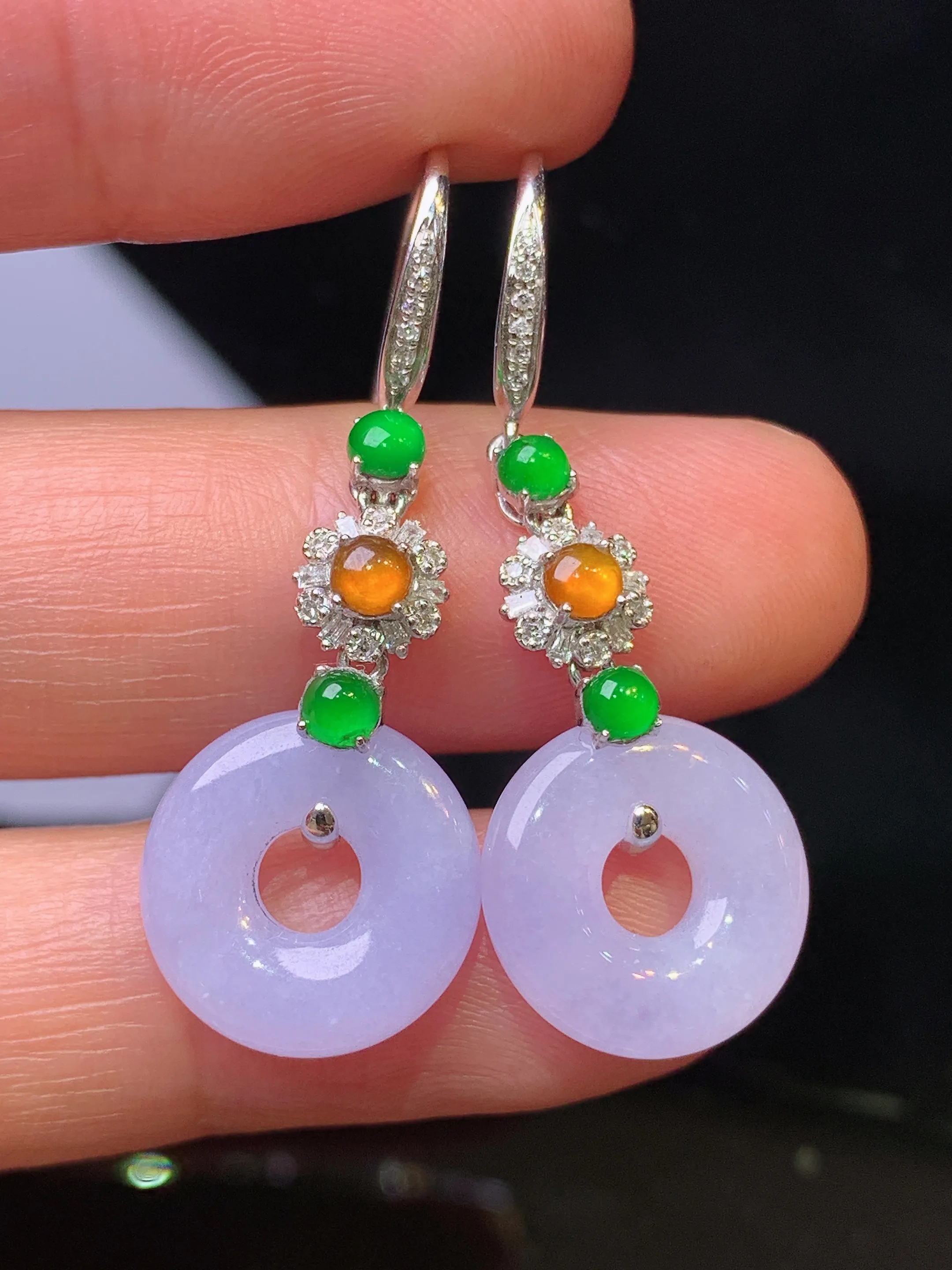 18k金钻镶嵌紫罗兰平安扣耳坠 玉质细腻 色泽清新艳丽 整体尺寸37.8*13.5*3.5