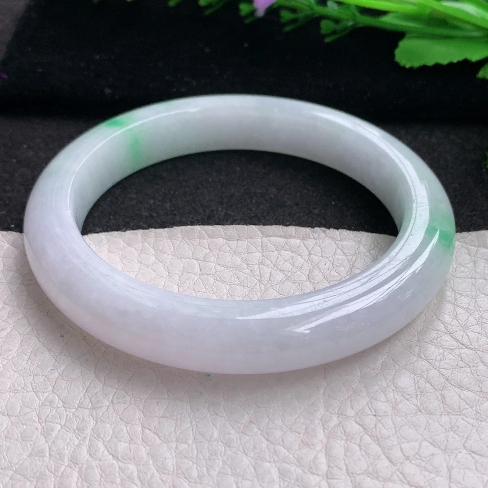 yh实拍57.5*10.5*9.5平安镯 缅甸翡翠精美白底青水润宽边玉手镯 玉手环