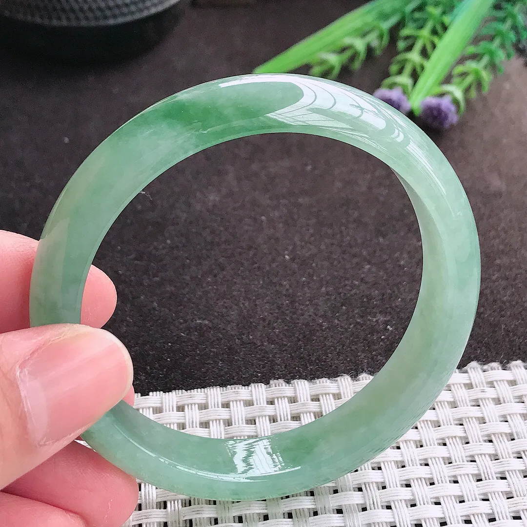 实拍A货翡翠57/12.5/7.3老坑冰胶水灵冰晴满绿手镯宽边翡翠玉镯女款