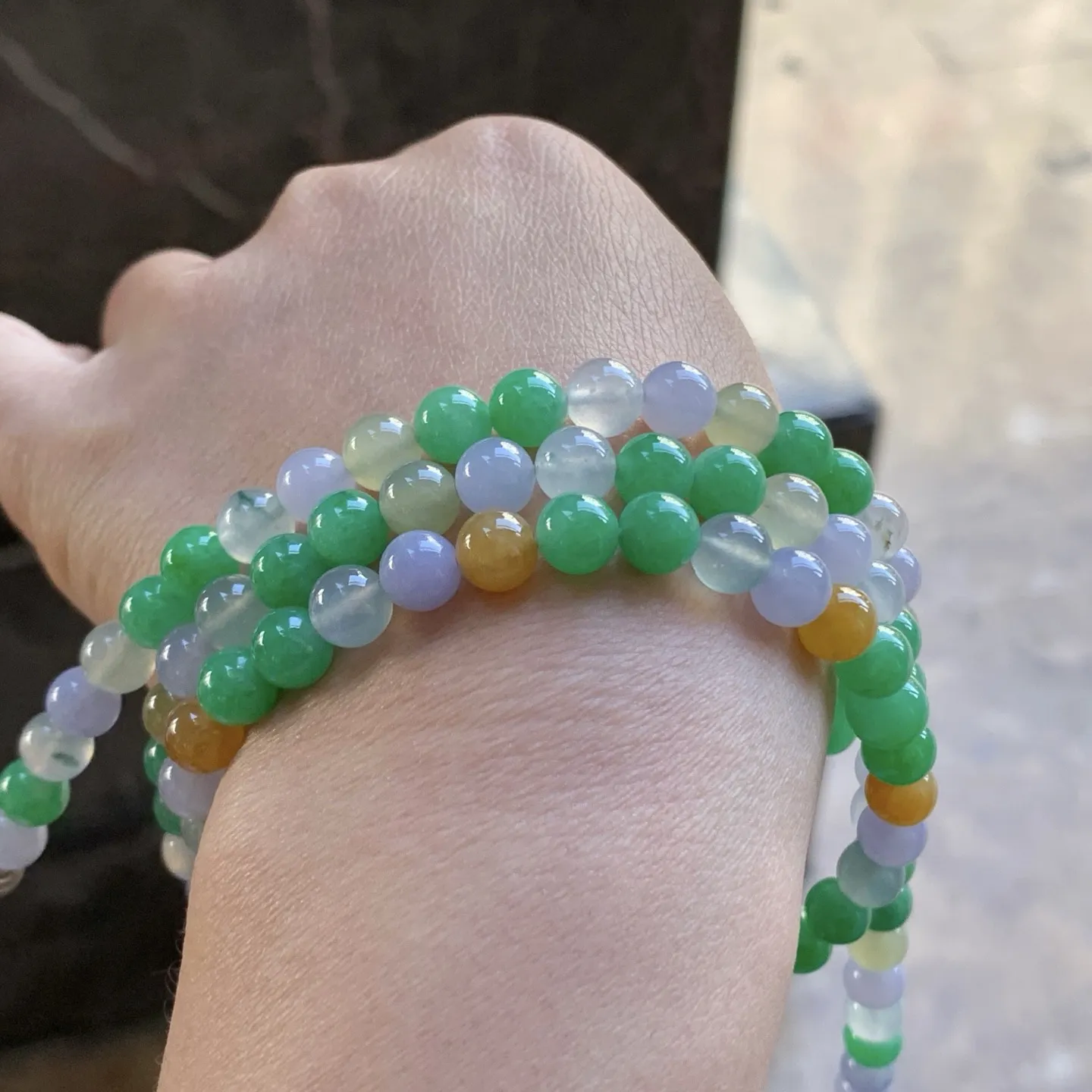 多彩珠链^_^鲜艳 玉质温润 尺寸7.5