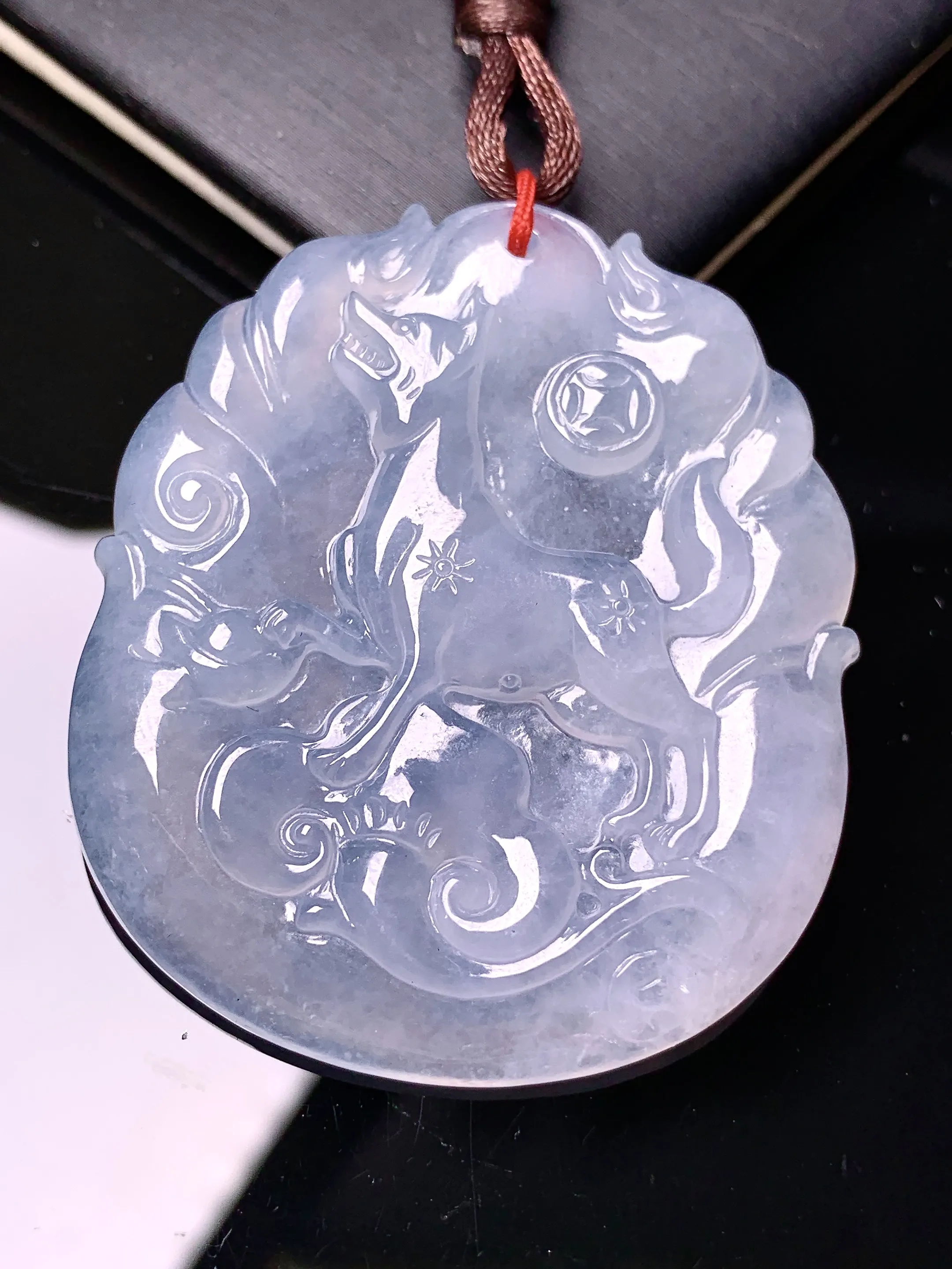 冰种生肖狗牌吊坠 玉质细腻 色泽清新艳丽 整体尺寸48.5*41.2*5.8