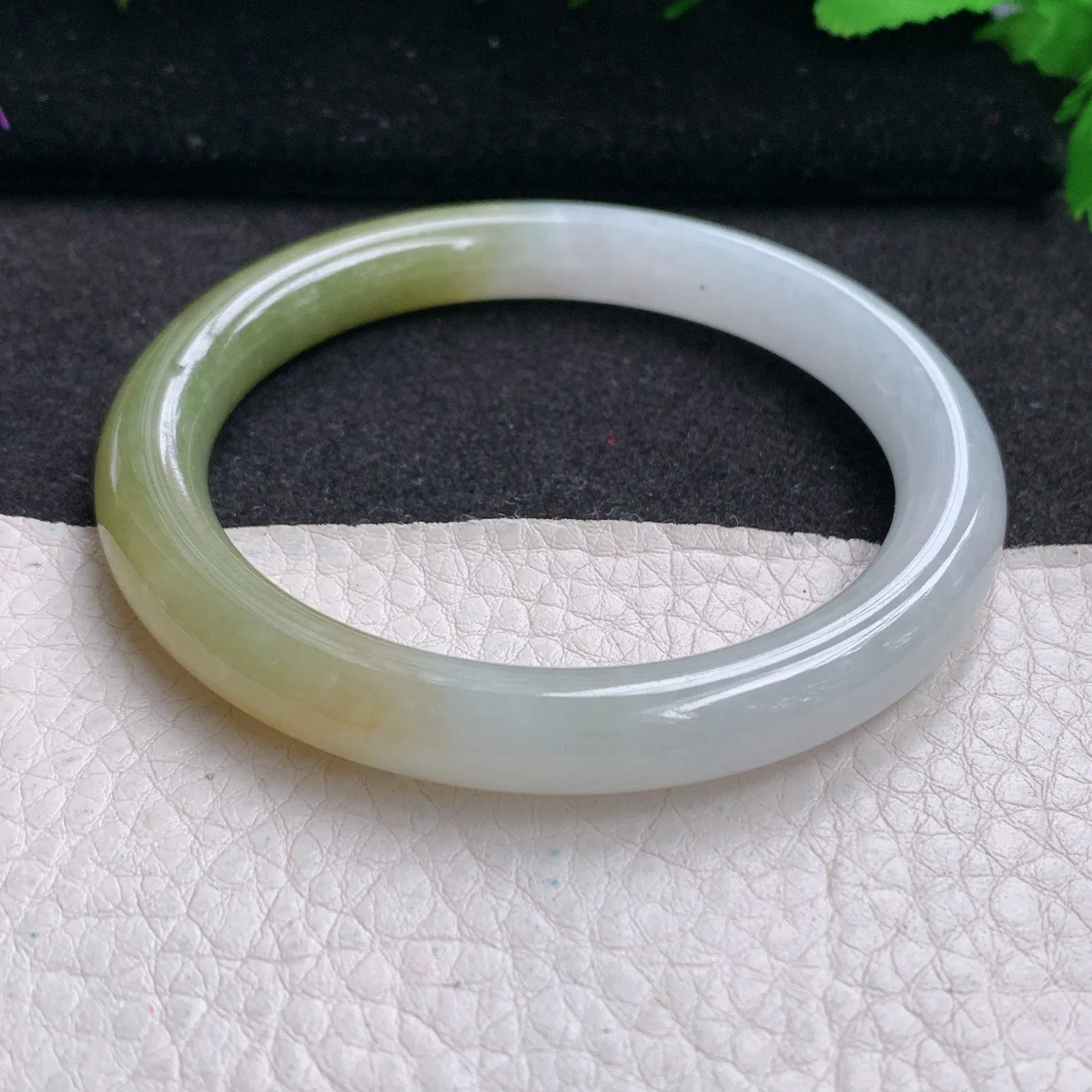 z实拍55*8.5美人镯 缅甸翡翠精美冰双彩秀气圆条玉手镯 叮当镯