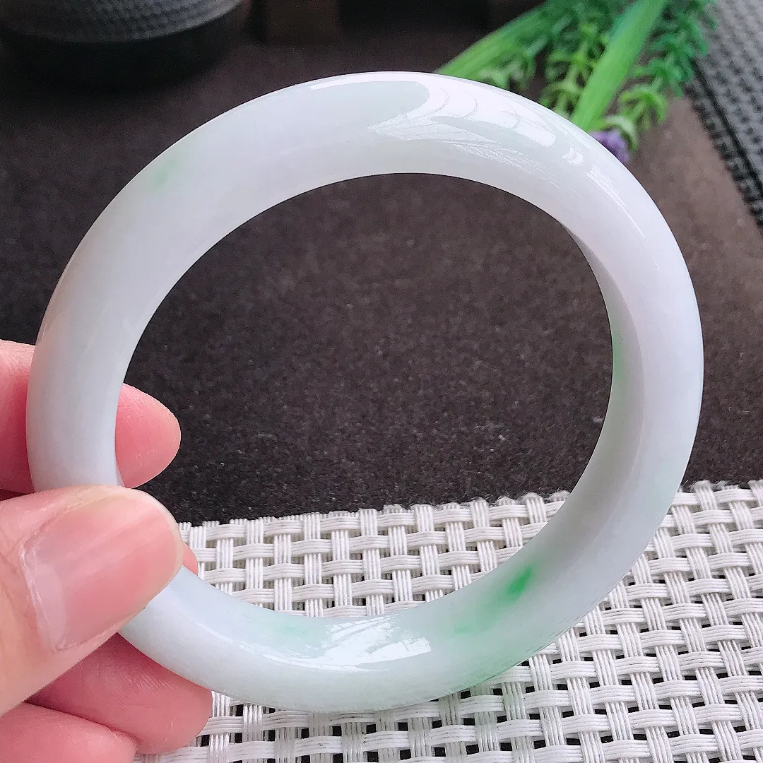 实拍A货翡翠60.5/11.8/9.2老坑精美冰润飘绿手镯宽边翡翠玉镯女款