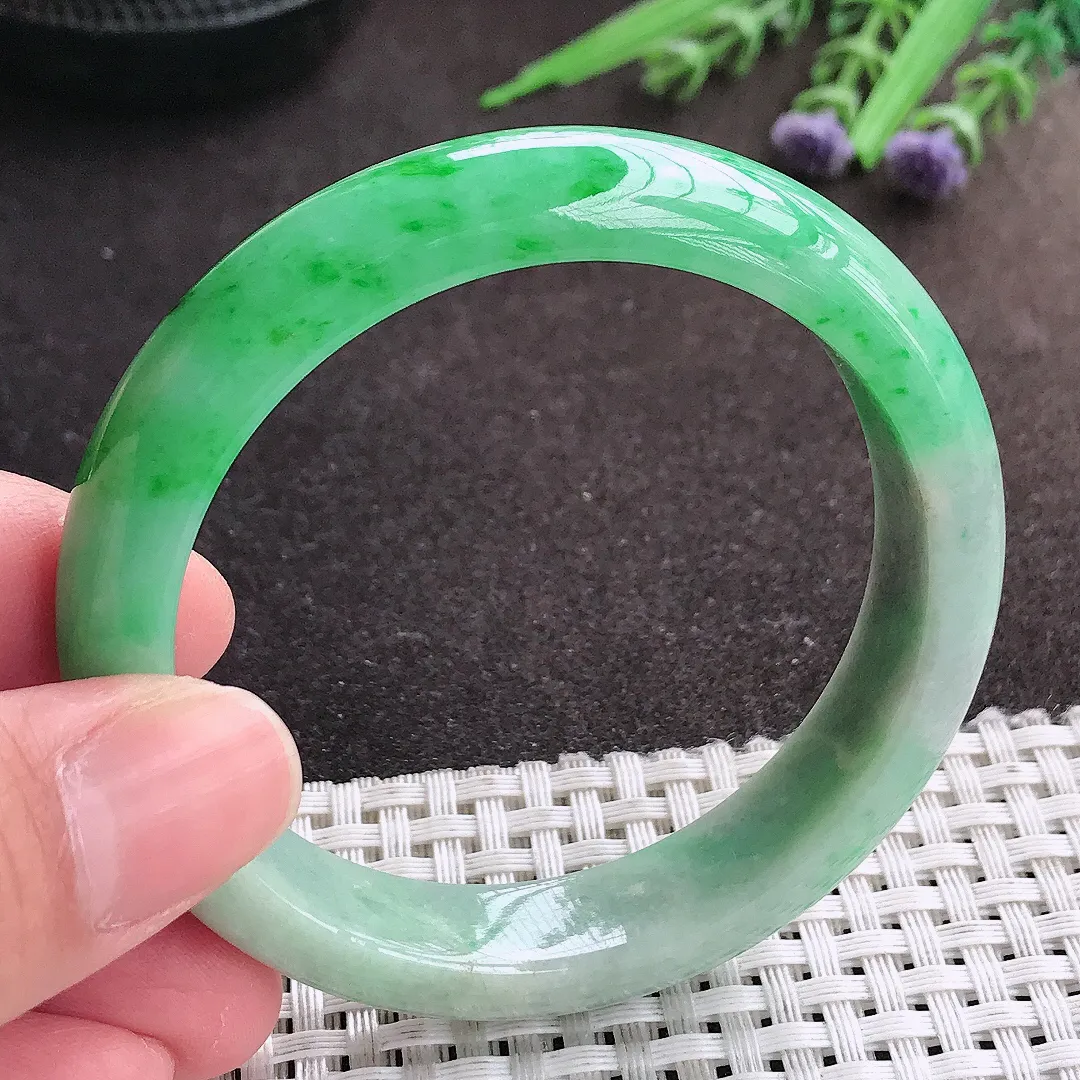 实拍A货翡翠54.5/12.5/7.8老坑精美温润飘阳绿手镯宽边翡翠玉镯女款