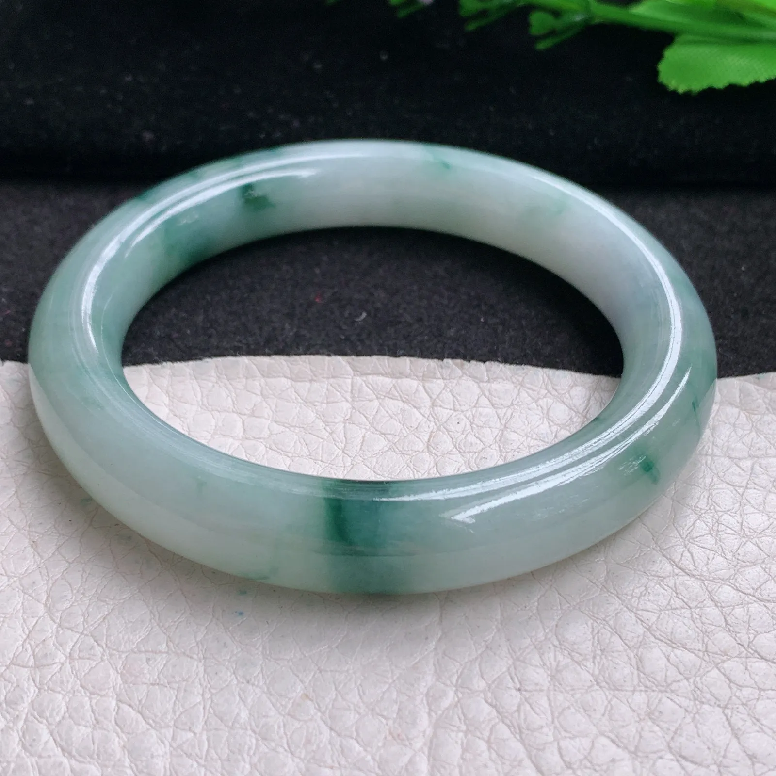 ee实拍53*10*9美人镯 缅甸翡翠精美飘花灵动圆条玉手镯 美人镯