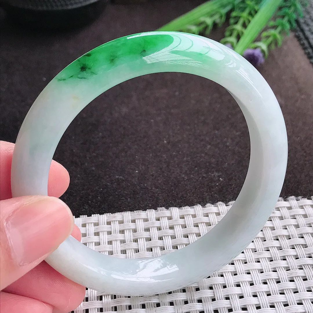 实拍A货翡翠59/11.9/9.1老坑精美辣阳绿手镯宽边翡翠玉镯女款