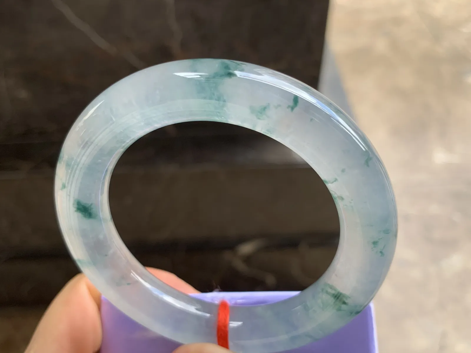 56-12.5mm
高冰飘花圆条手镯 老坑种 刚性十足 光感强 条形优秀