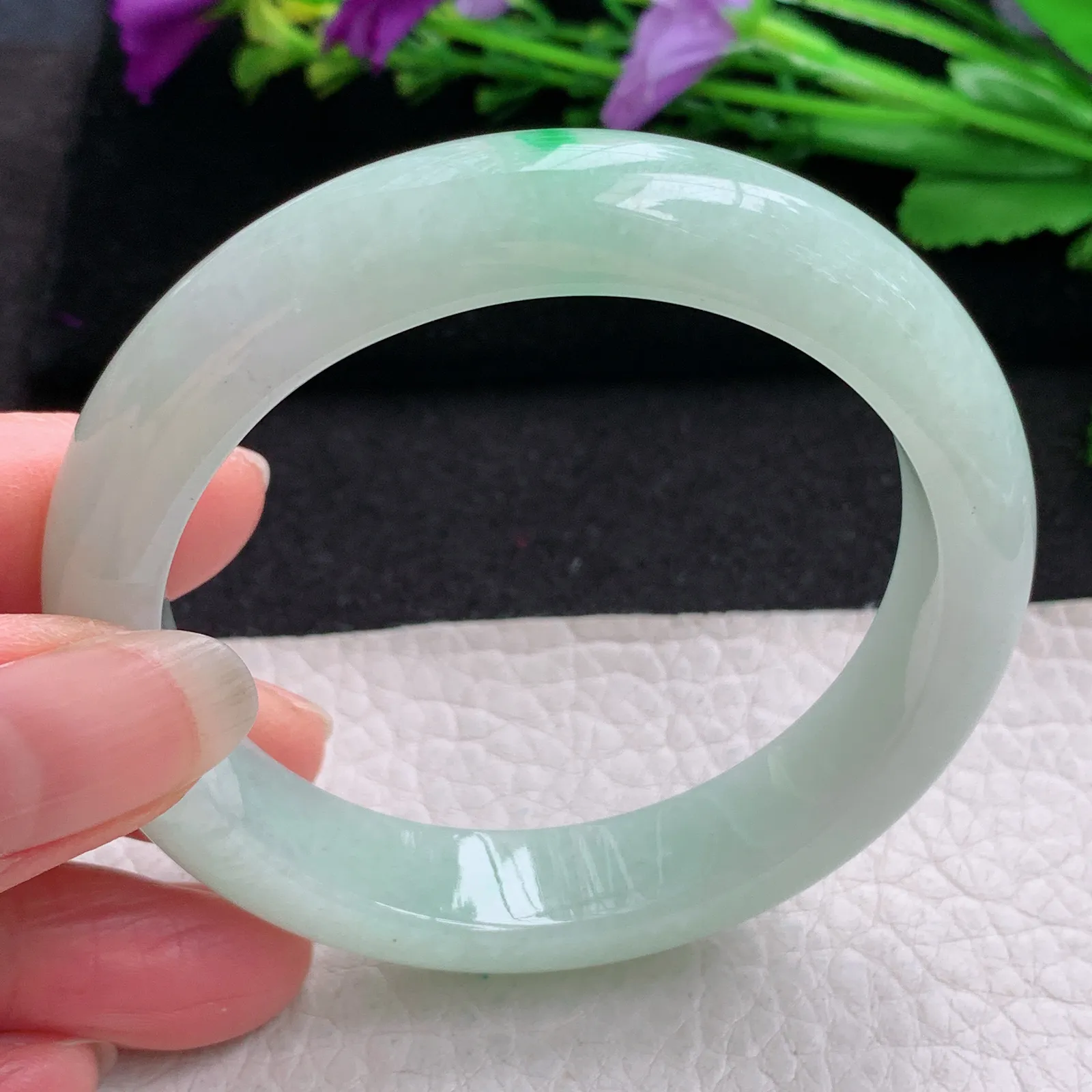 ee实拍55*12*8平安镯 缅甸翡翠精美甜绿底飘阳绿玉手镯 玉手环