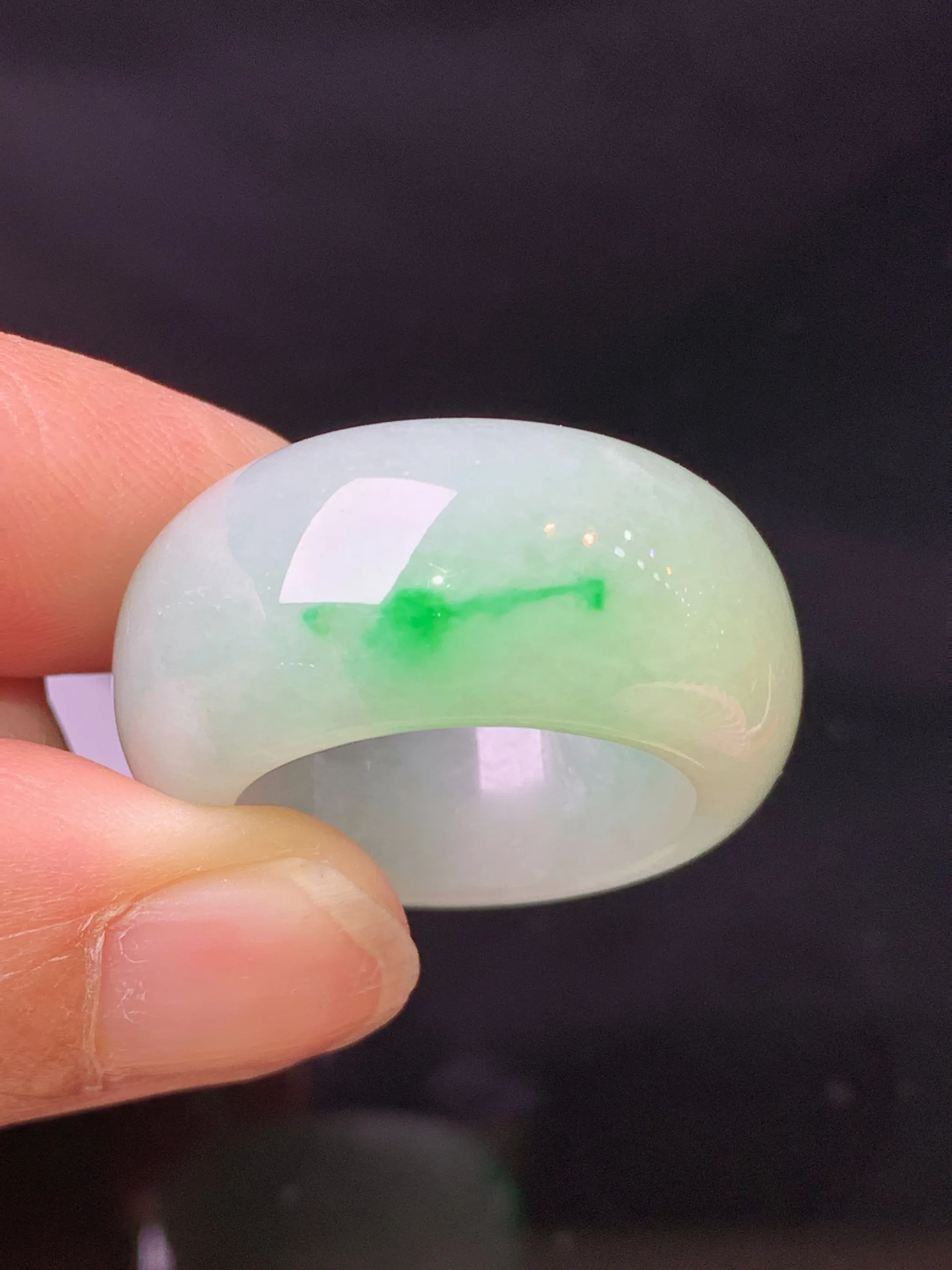 飘绿指环 玉质细腻 色泽清新艳丽 整体尺寸29.5*13*6.2 圈口20.5