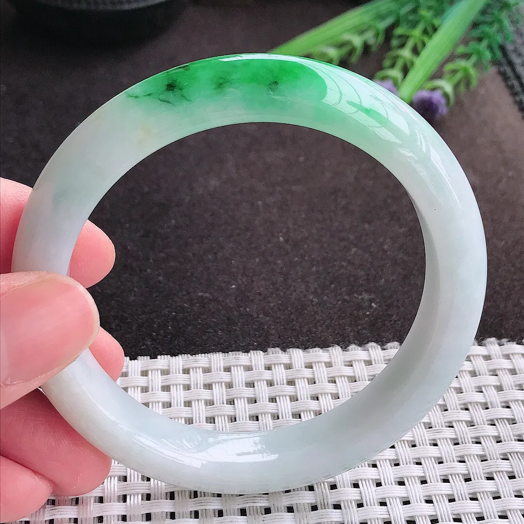 实拍A货翡翠59/11.9/9.1老坑精美辣阳绿手镯宽边翡翠玉镯女款