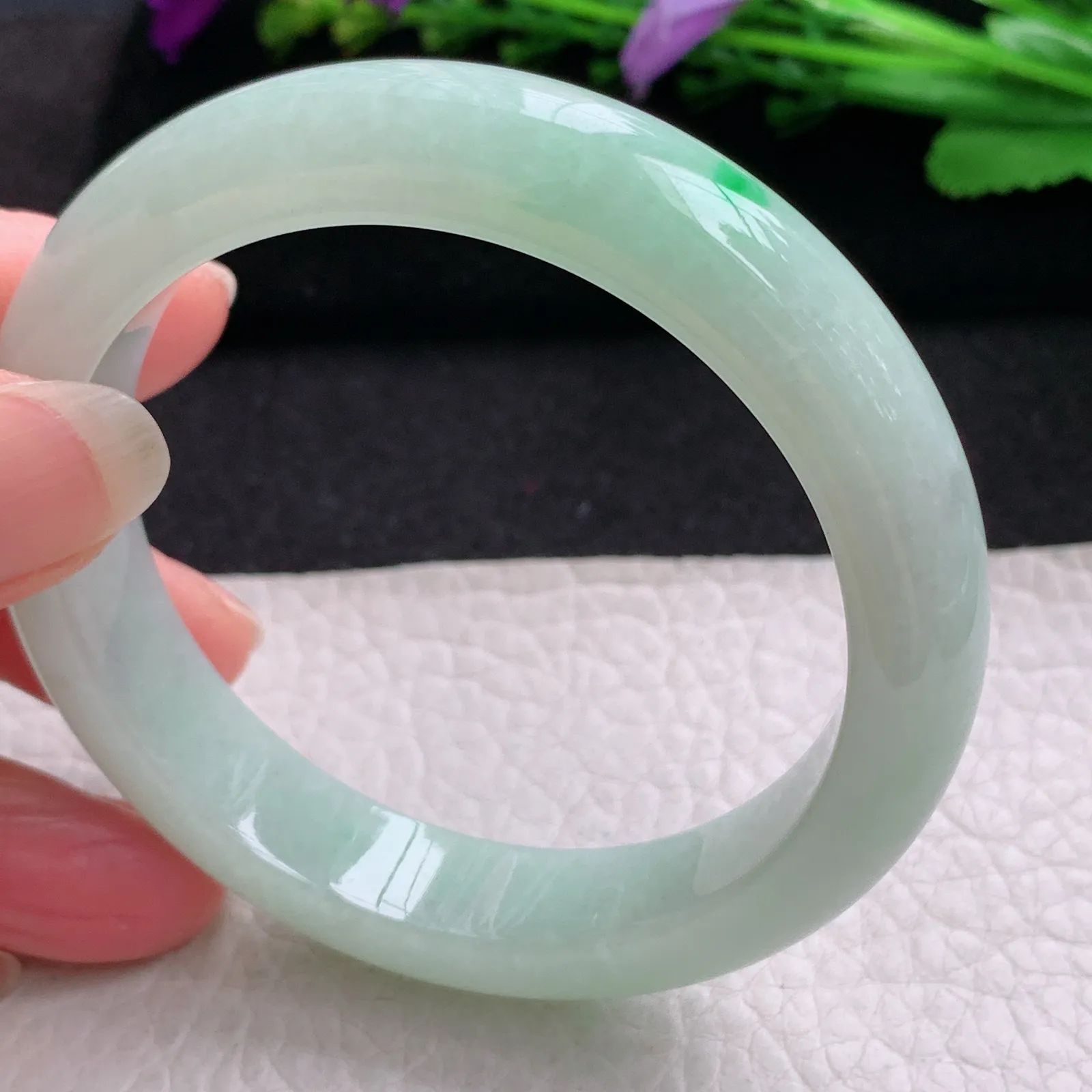 ee实拍55*12*8平安镯 缅甸翡翠精美甜绿底飘阳绿玉手镯 玉手环