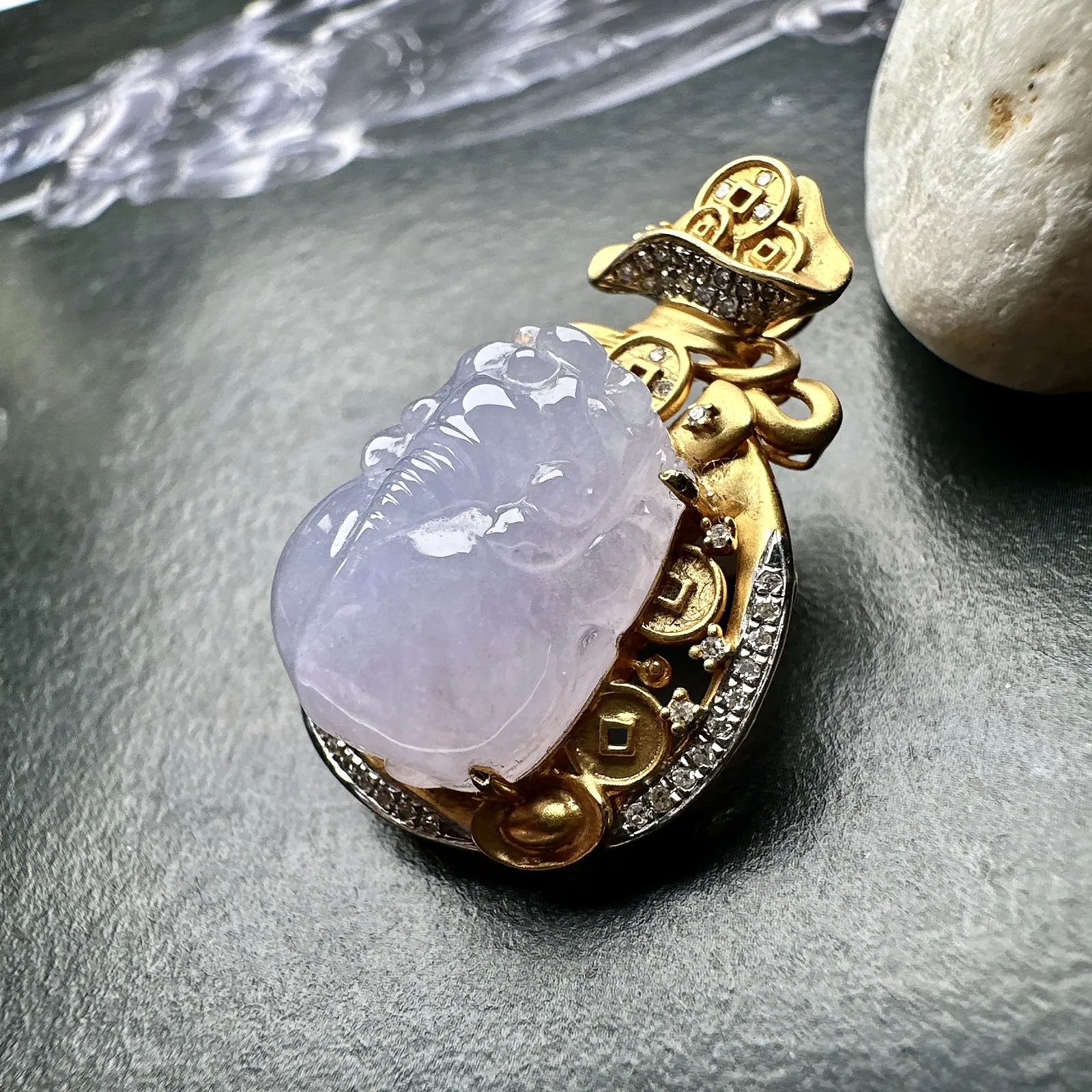 【冰种紫貔貅吊坠】质地细腻，光泽度不错，招财神兽，18k金钻镶嵌，裸石尺寸17.6*13.3*8.2毫米