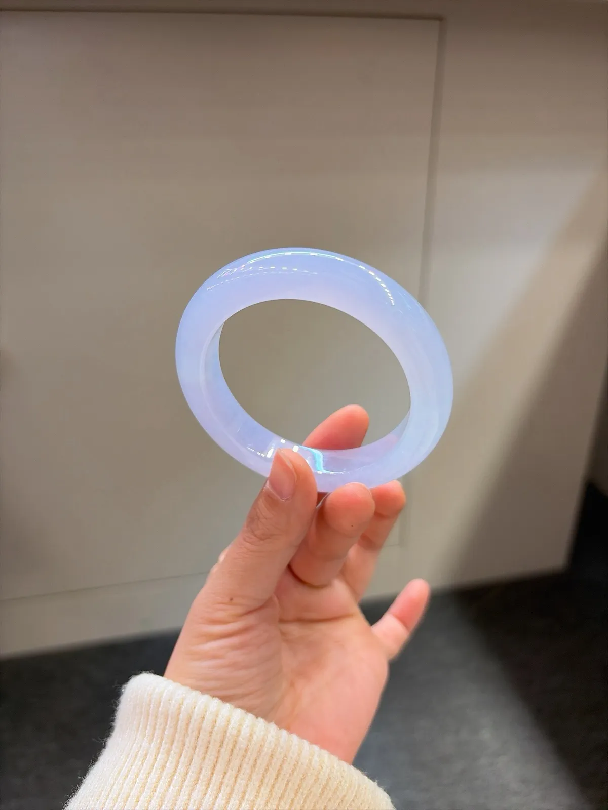 ｜55圈口
【冰粉春｜
冰粉春手镯
冰冰透透水润润
腕间桃花灼灼 清爽又温柔
规格【55.9/12.3/10.1】