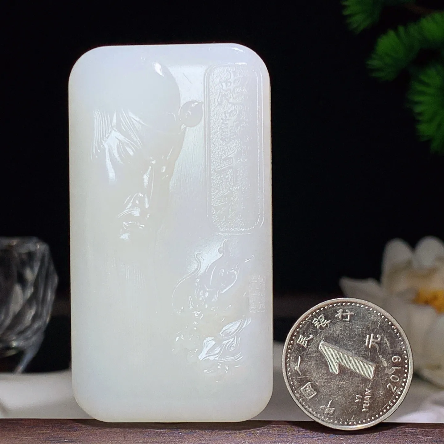 新疆和田玉羊脂白武财神关公牌子挂件 尺寸64/34/13mm重68克。玉质细腻油润。手推出油。品相大气 lt260121