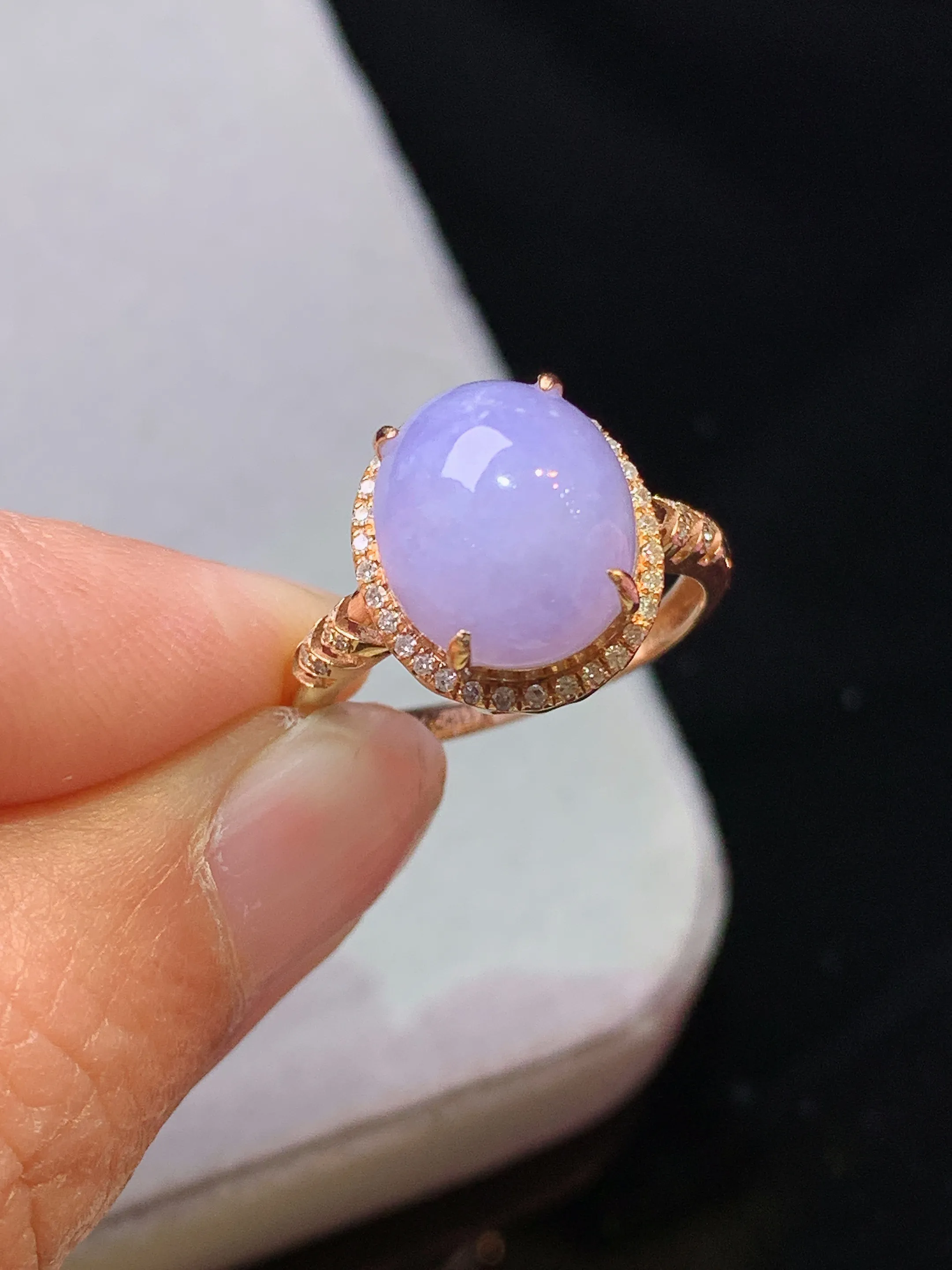 18k金钻镶嵌紫罗兰蛋面戒指 玉质细腻 色泽清新艳丽 圈口13 整体尺寸13.2*11.5*9.6