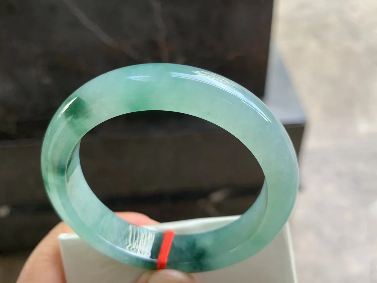 52.5-12.2-8mm
冰种飘花手镯 水润光泽 花色漂亮 推荐