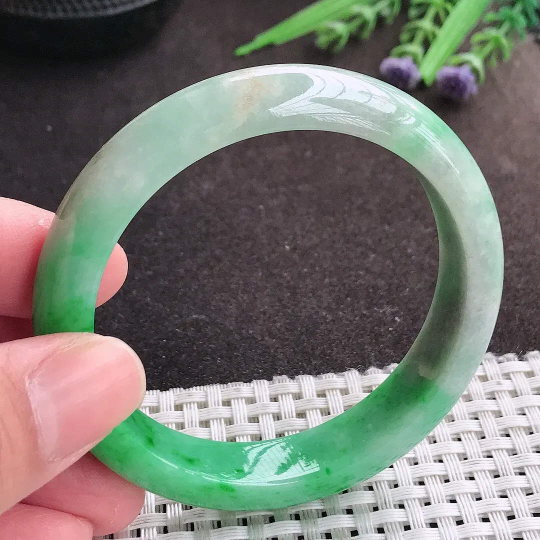 实拍A货翡翠54.5/12.5/7.8老坑精美温润飘阳绿手镯宽边翡翠玉镯女款