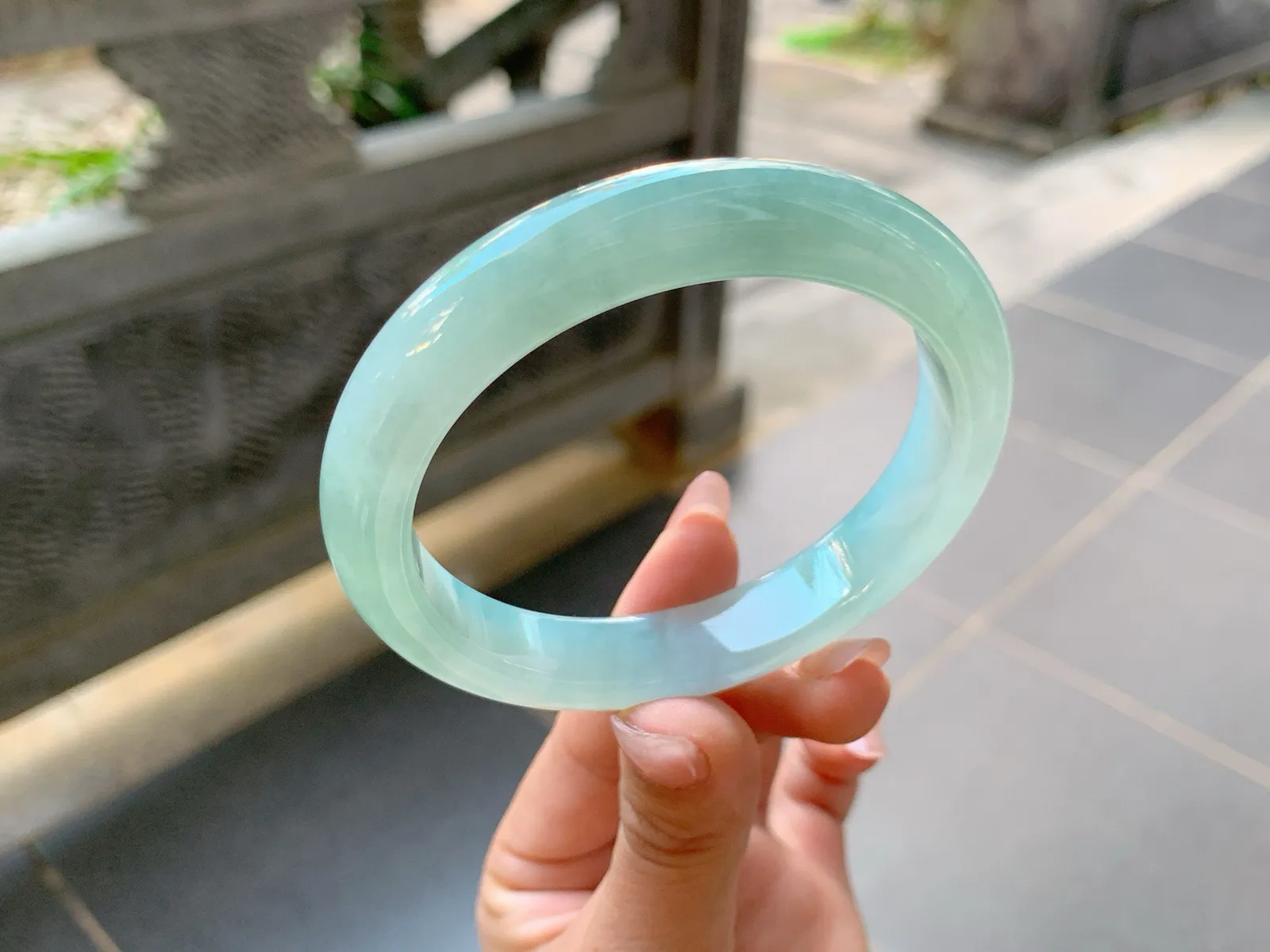 ｜61圈口
冰晴底，颜色清新淡雅，底妆冰润细腻种老胶润，小清新的风格