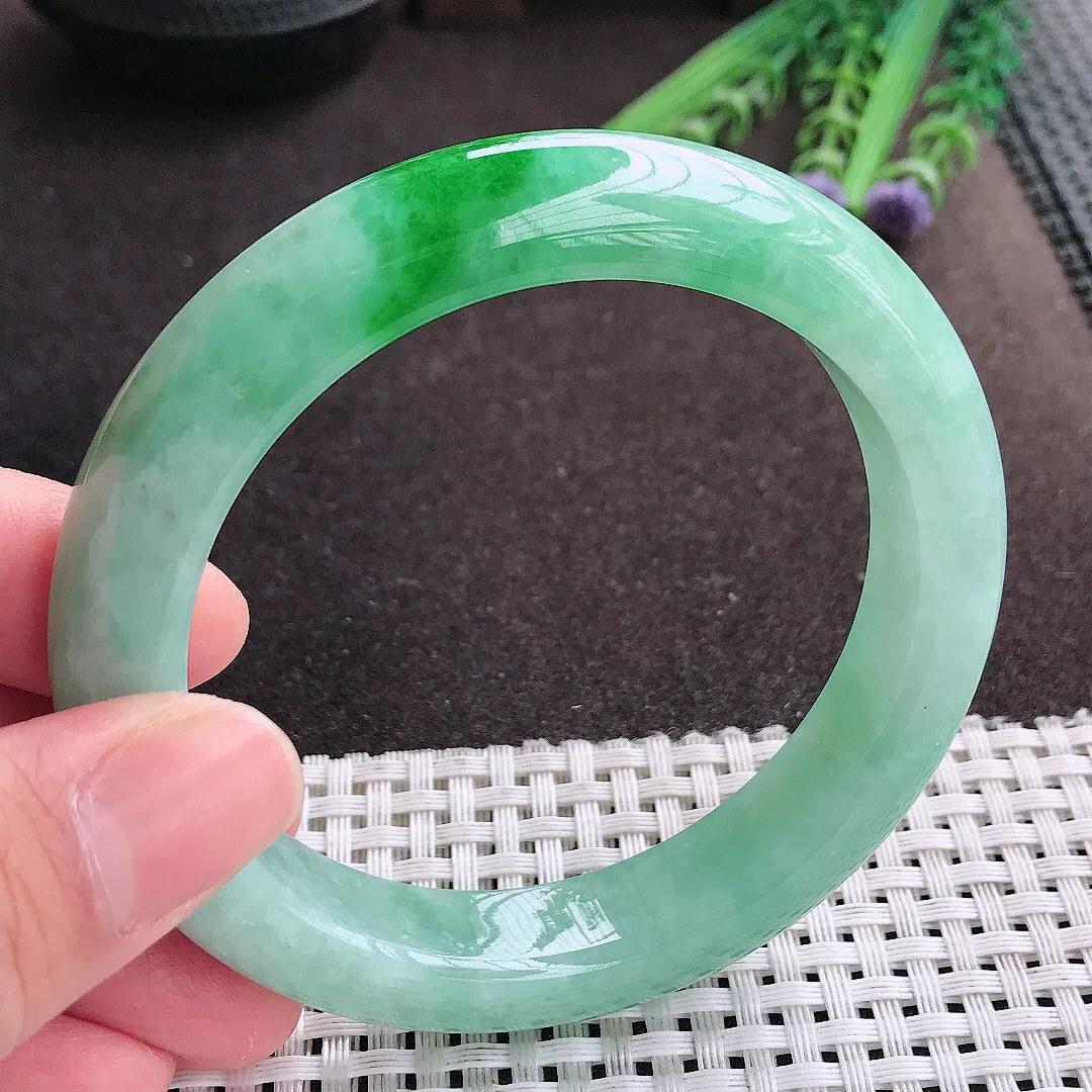 实拍A货翡翠60/12.3/9老坑精美满绿飘阳绿手镯宽边翡翠玉镯女款